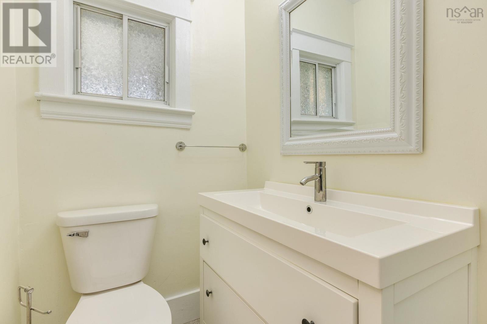 Property 37 of 49 of 206 Pleasant Street