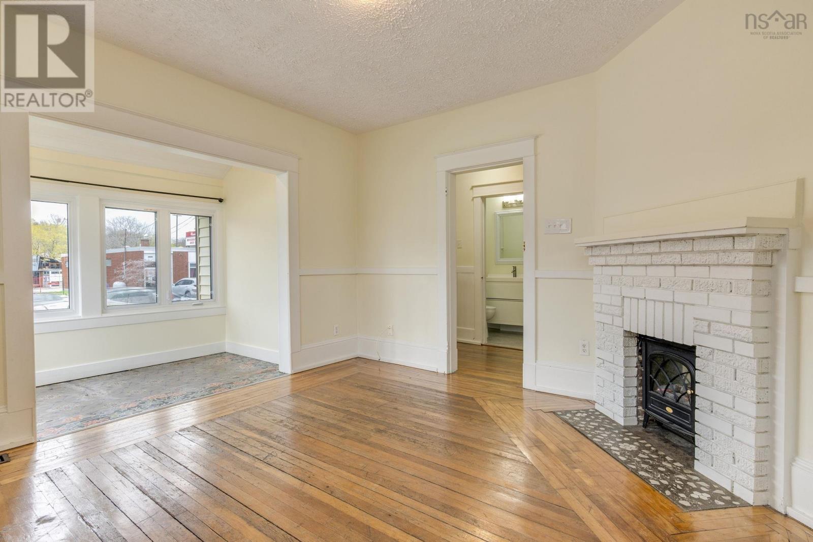 Property 34 of 49 of 206 Pleasant Street