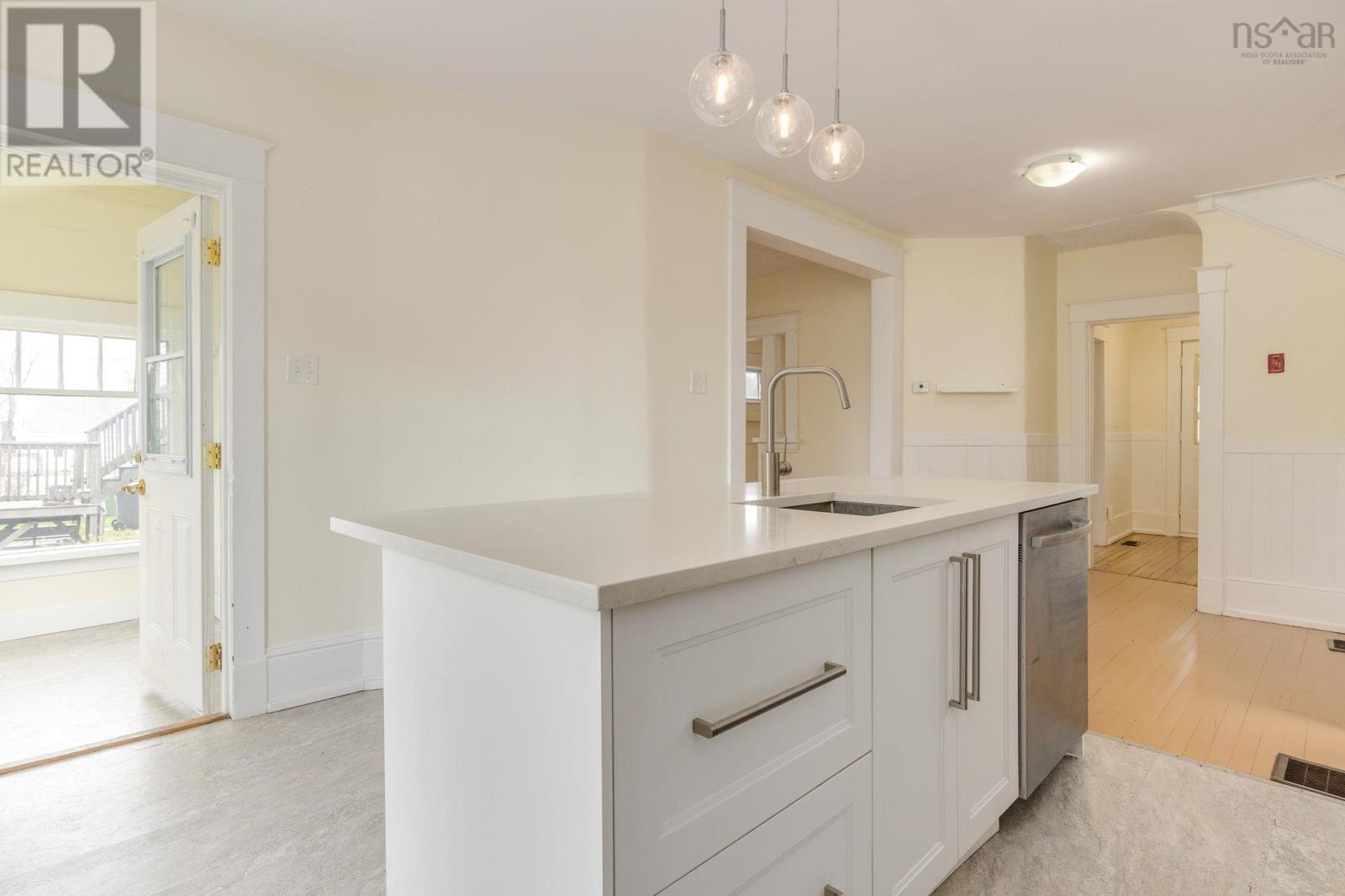 Property 23 of 49 of 206 Pleasant Street