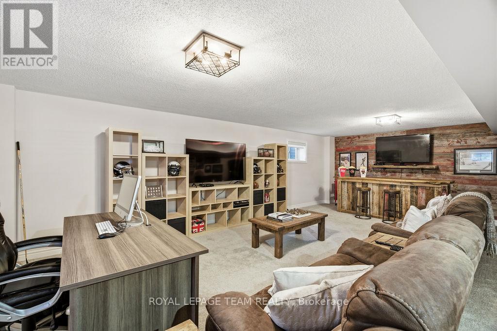 91 CANTLE CRESCENT - 37