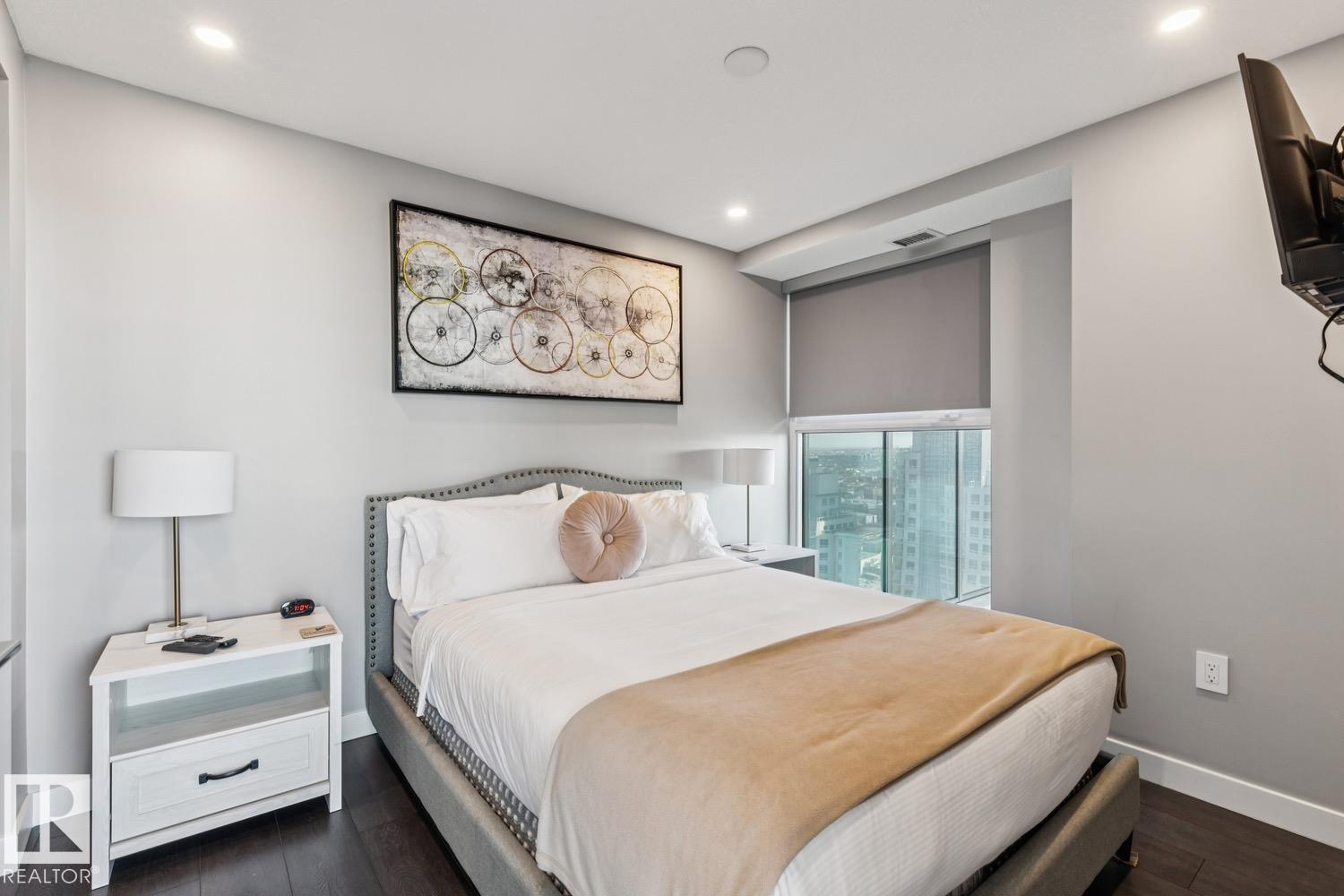 #3302 10180 103 ST NW - 10