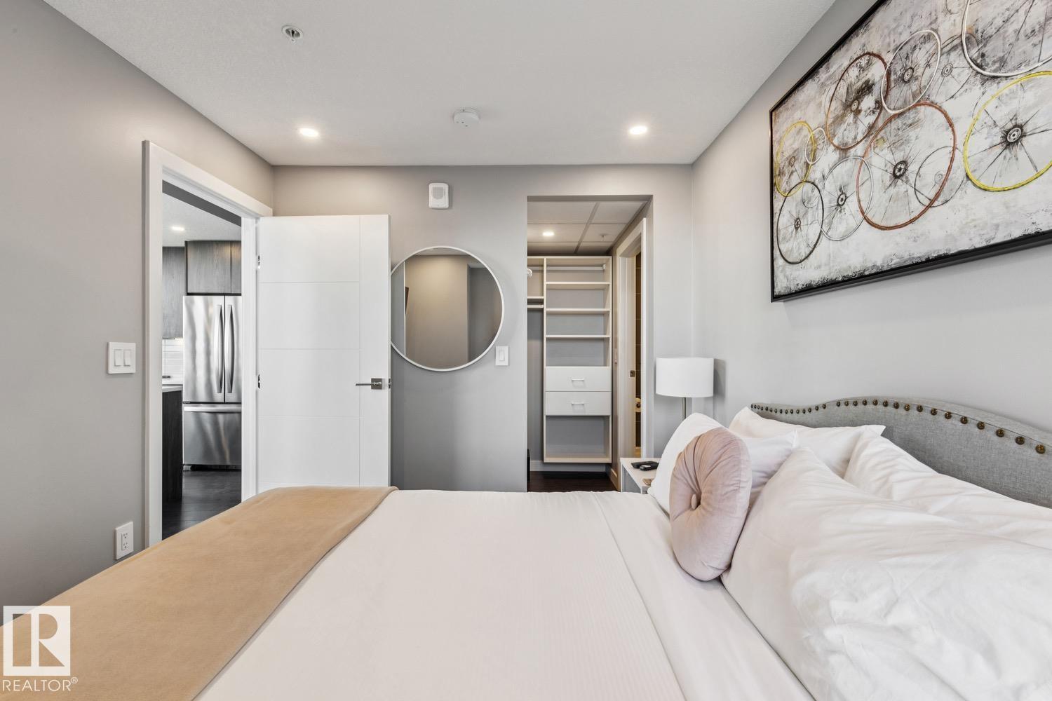 #3302 10180 103 ST NW - 11