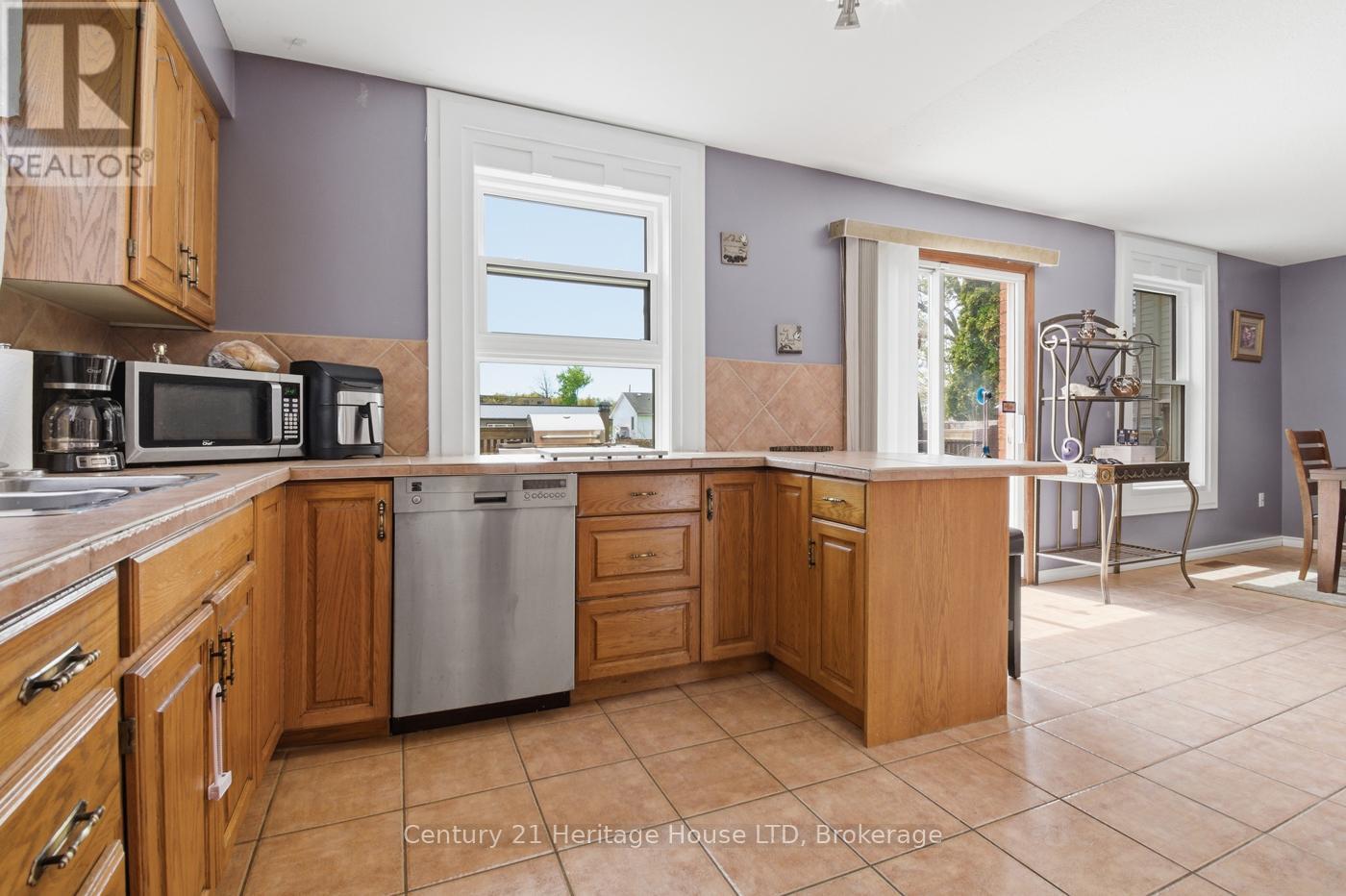 6864 SUNRISE COURT - 11