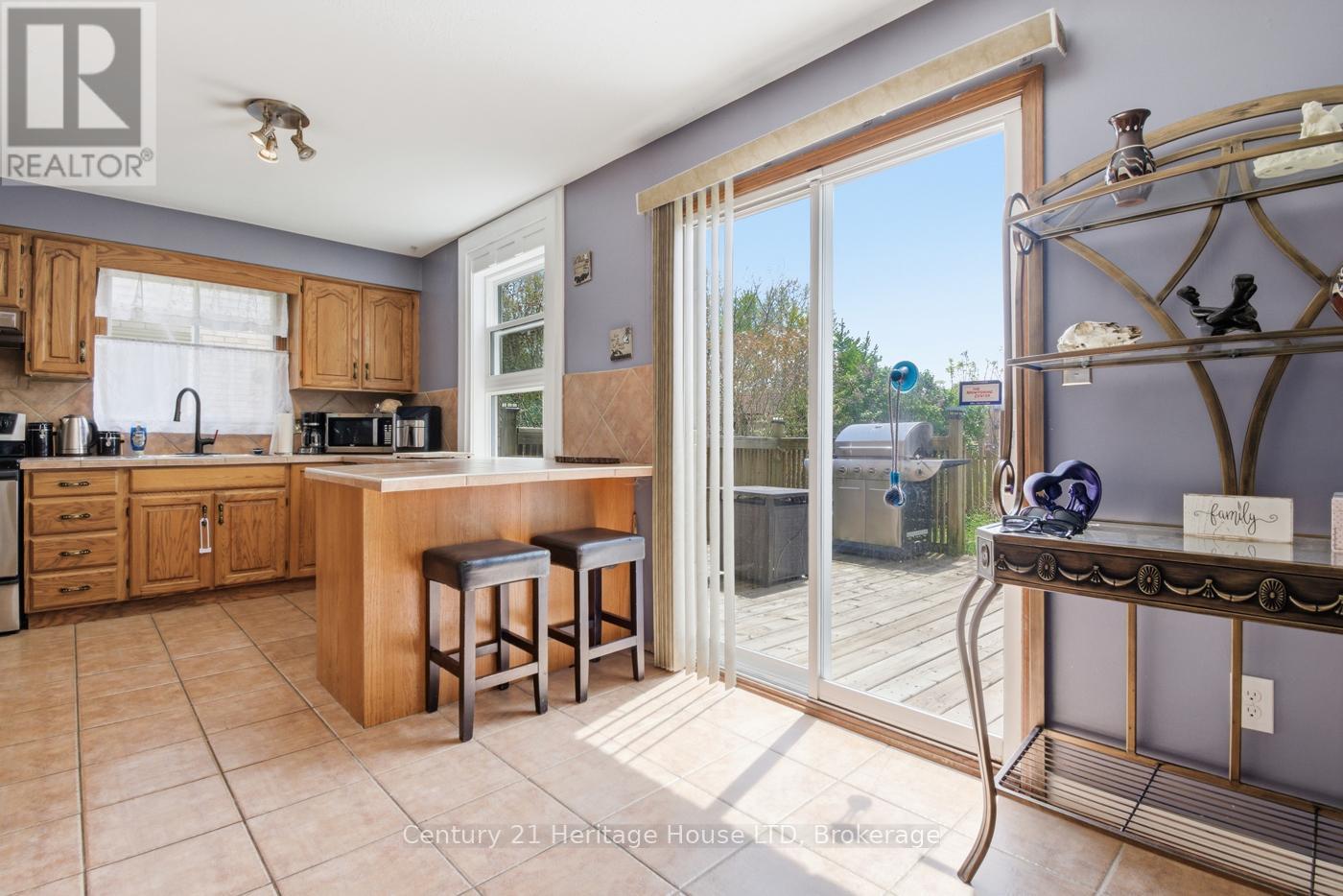 6864 SUNRISE COURT - 15