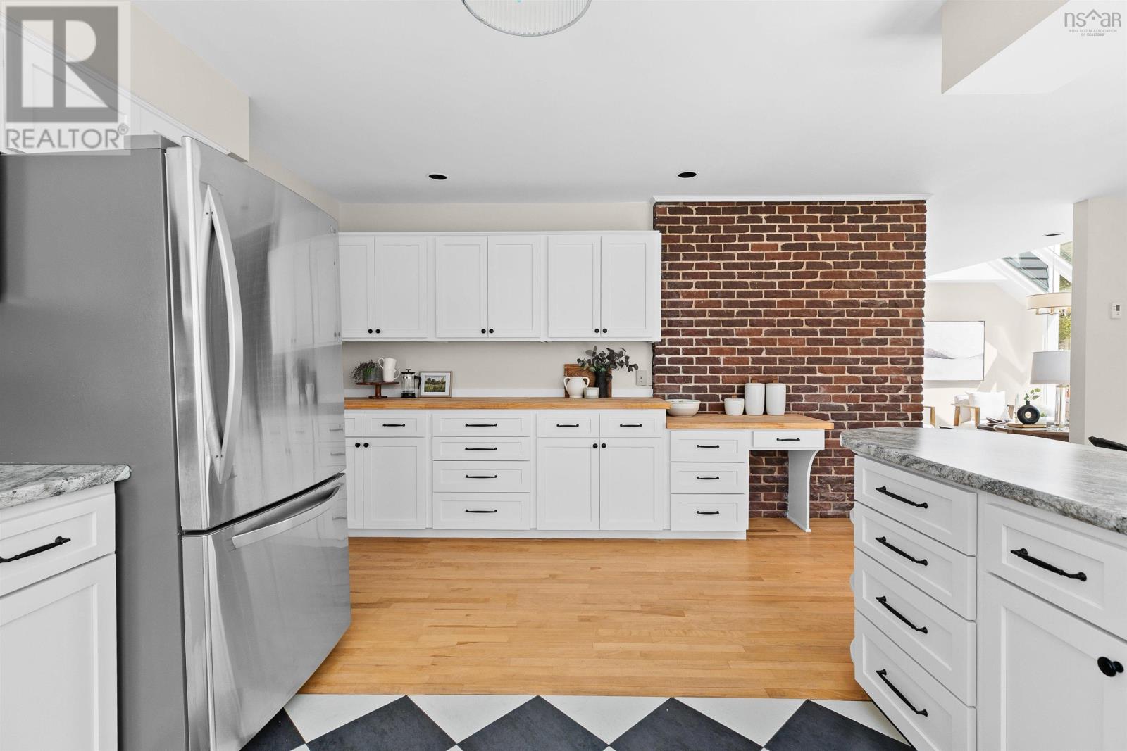 Property 27 of 50 of 140 Pinecrest Boulevard