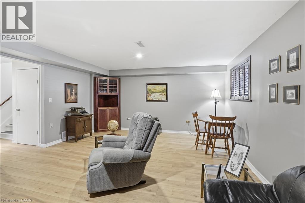 13 FALLINGBROOK Drive - 17