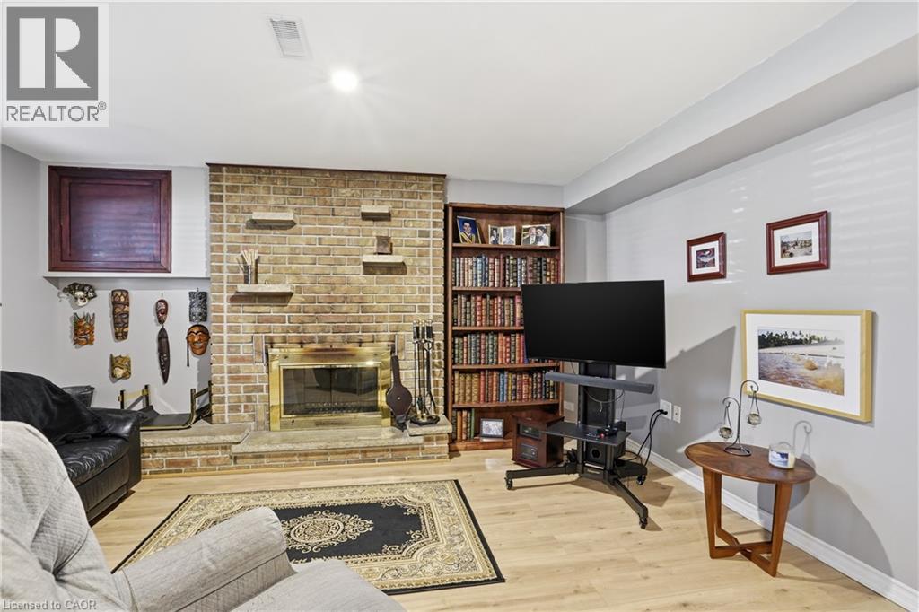 13 FALLINGBROOK Drive - 18