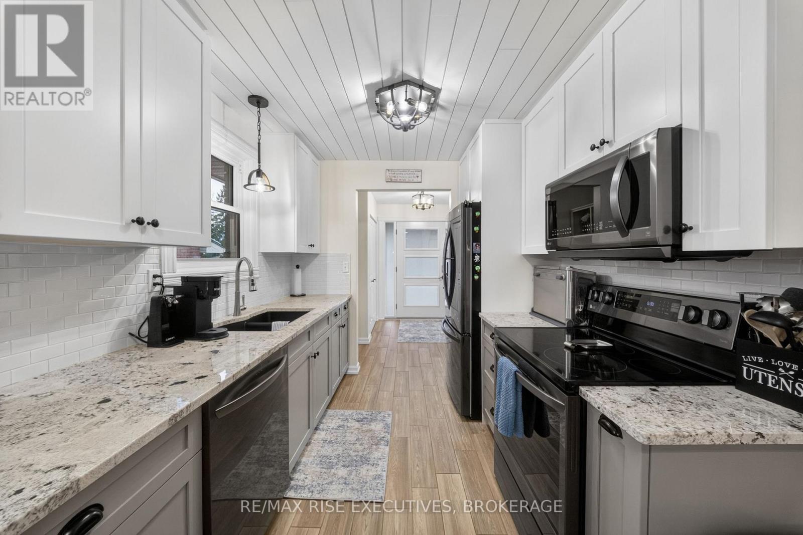 931 LINCOLN DRIVE - 12