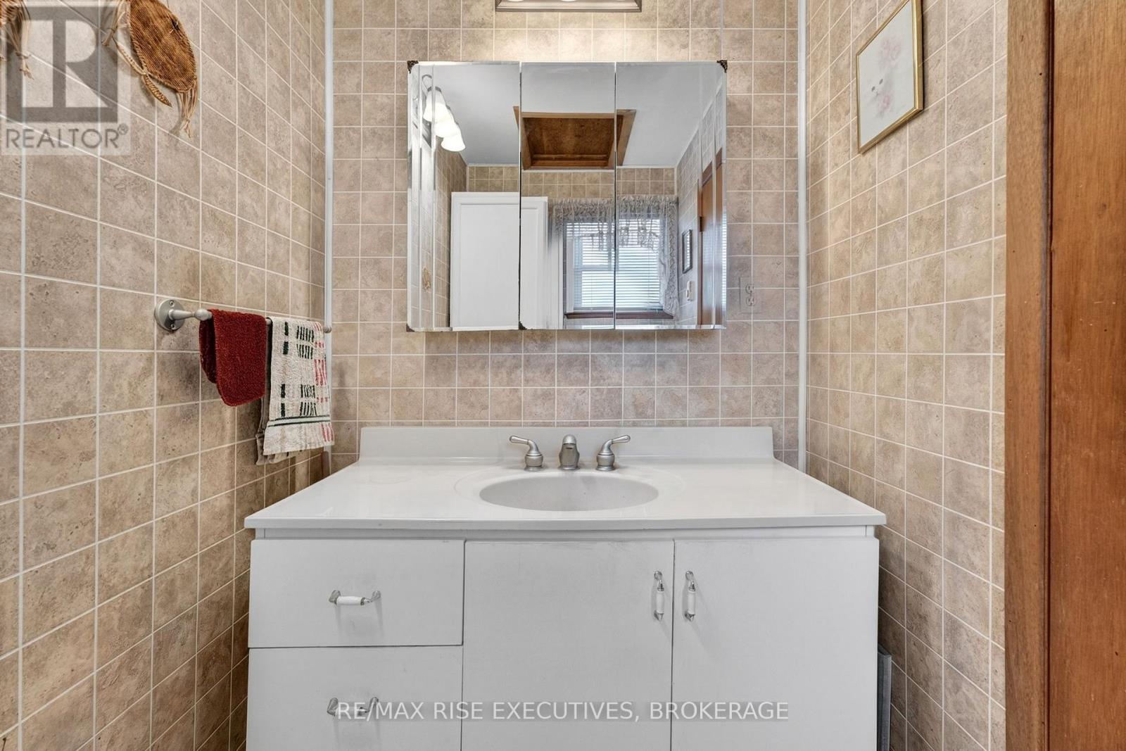 2260 SYDENHAM ROAD - 16