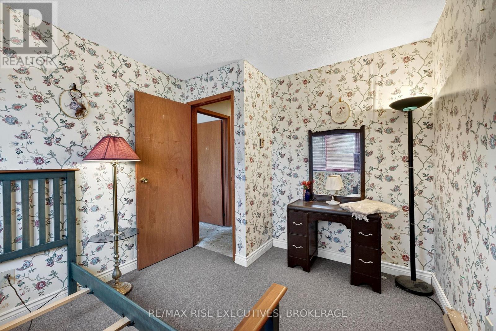 2260 SYDENHAM ROAD - 25