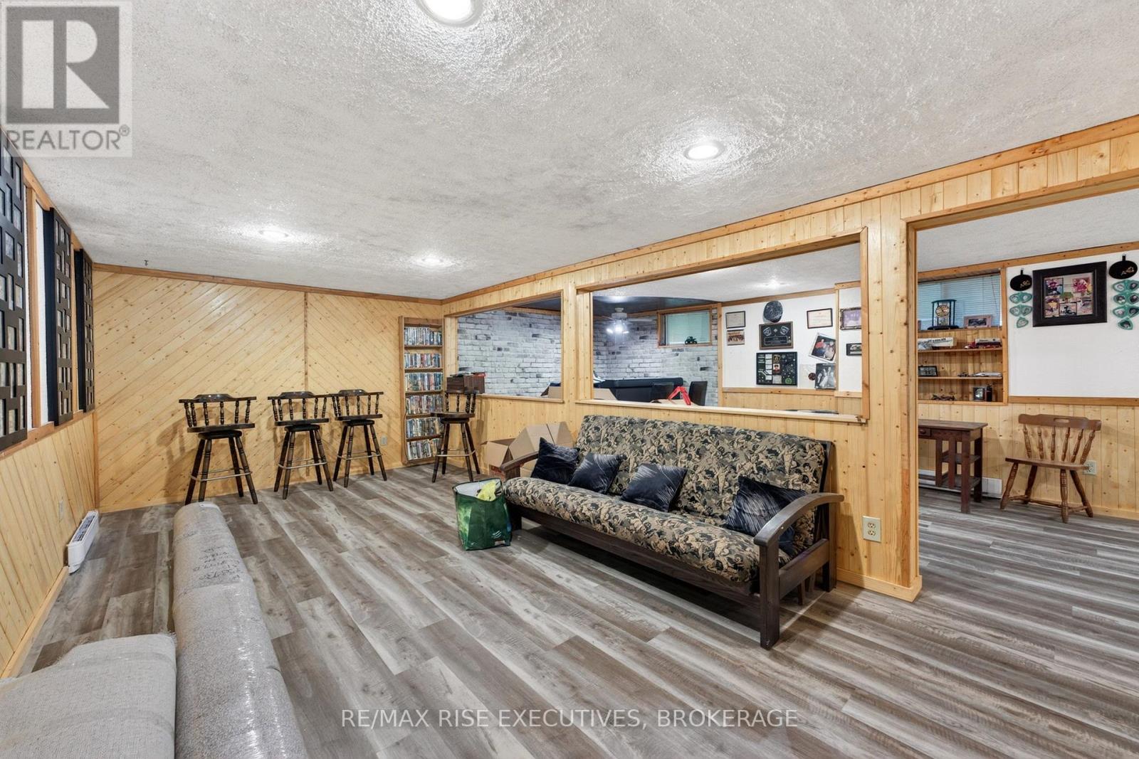 2260 SYDENHAM ROAD - 27