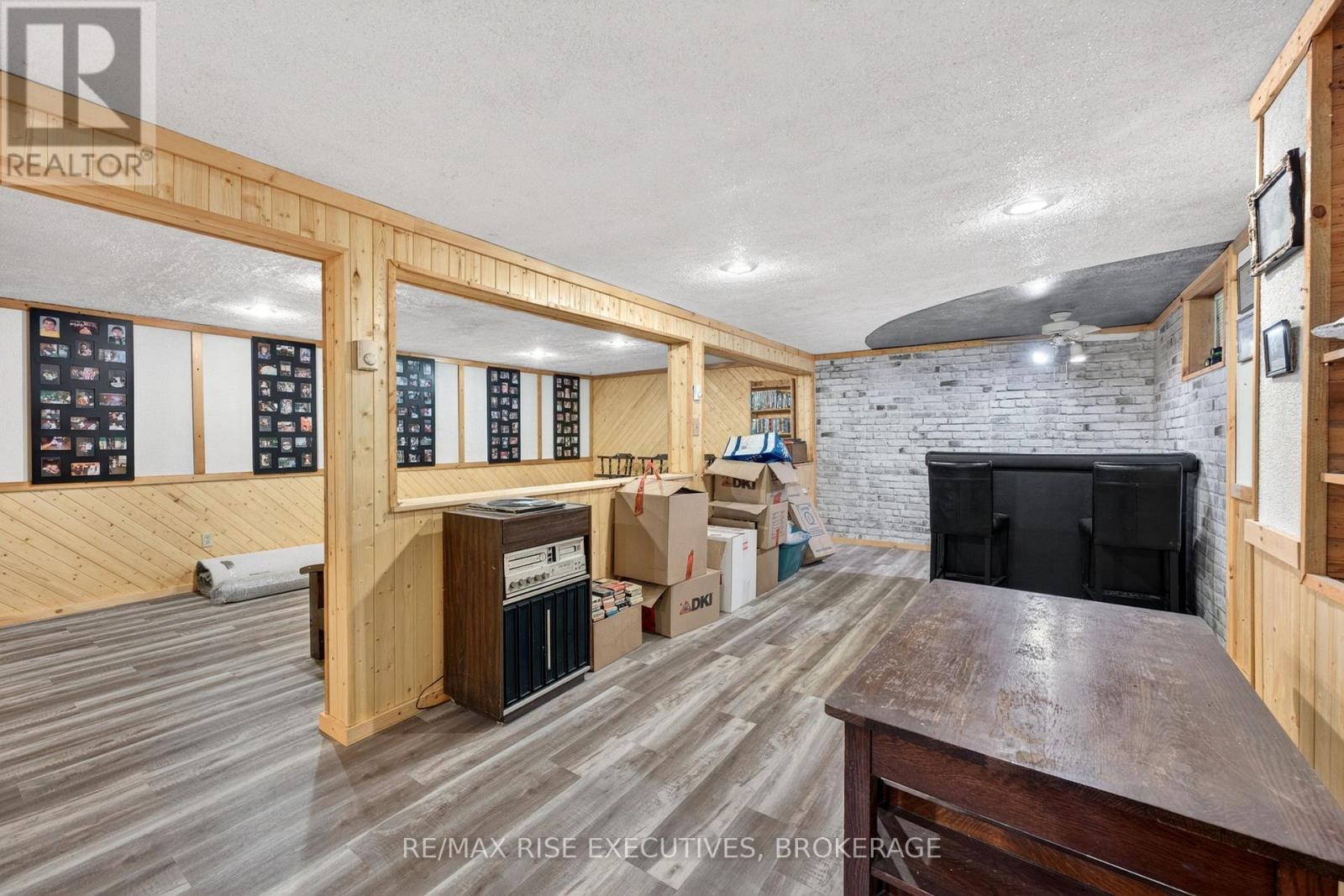 2260 SYDENHAM ROAD - 28
