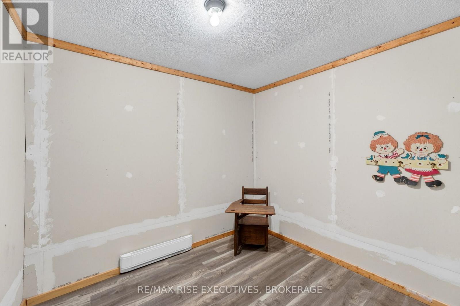 2260 SYDENHAM ROAD - 30