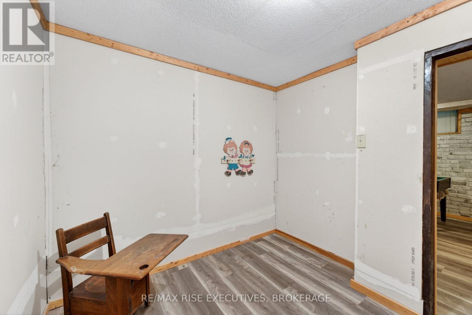 2260 SYDENHAM ROAD - 31
