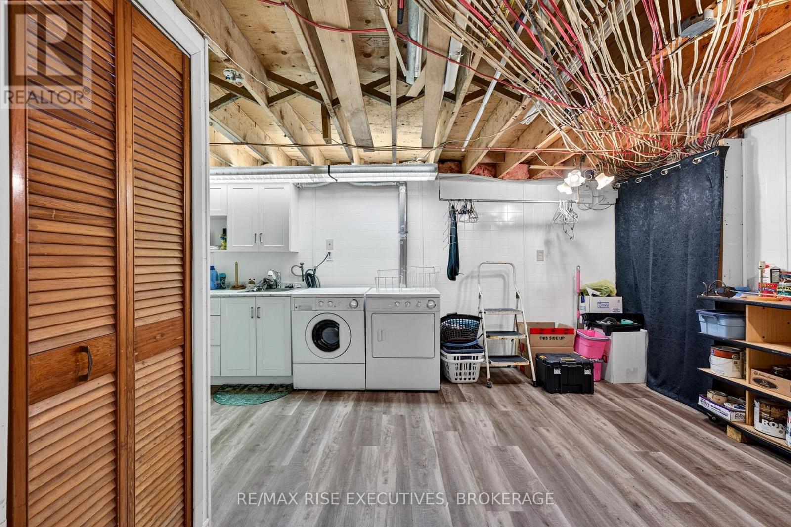 2260 SYDENHAM ROAD - 32