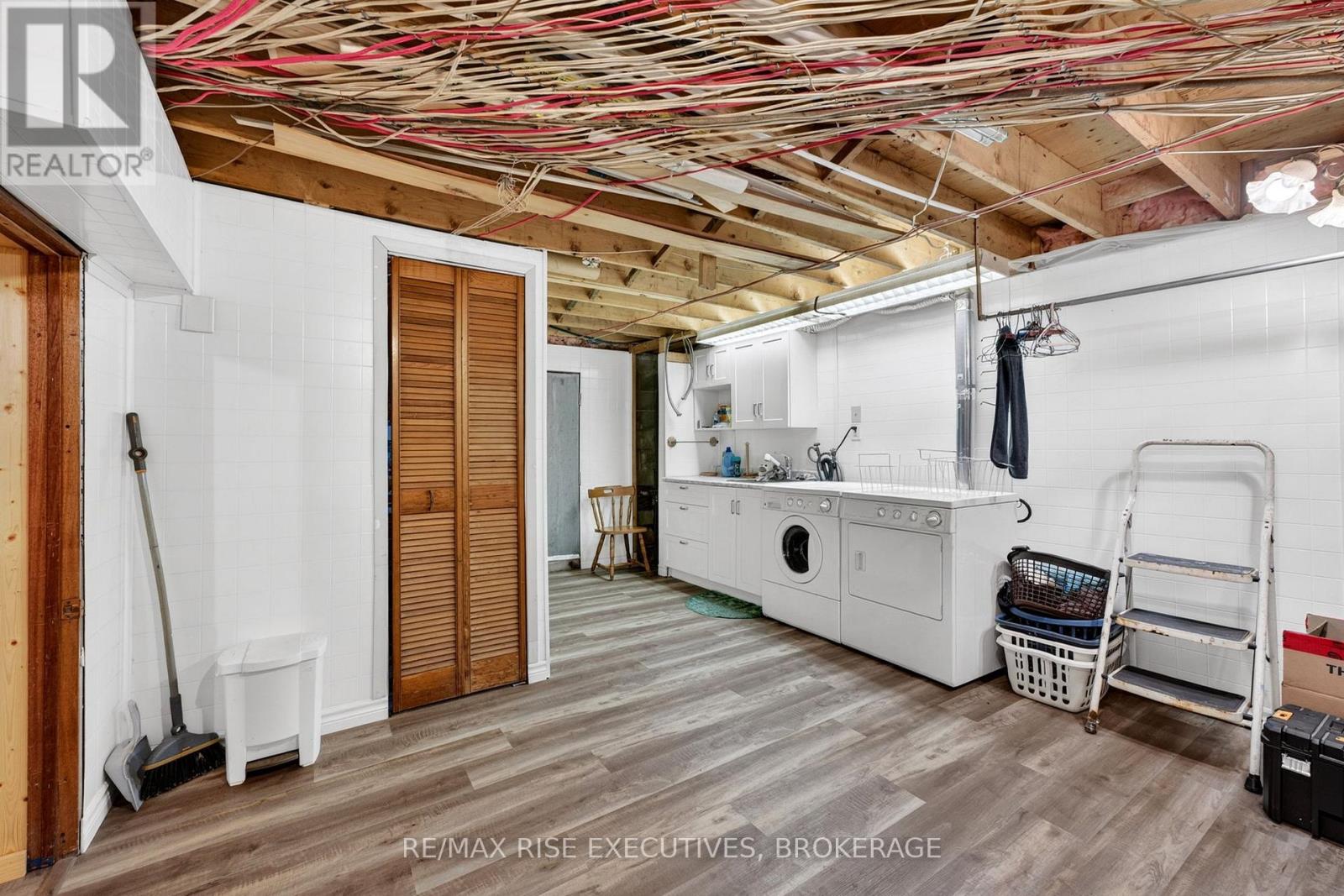 2260 SYDENHAM ROAD - 33