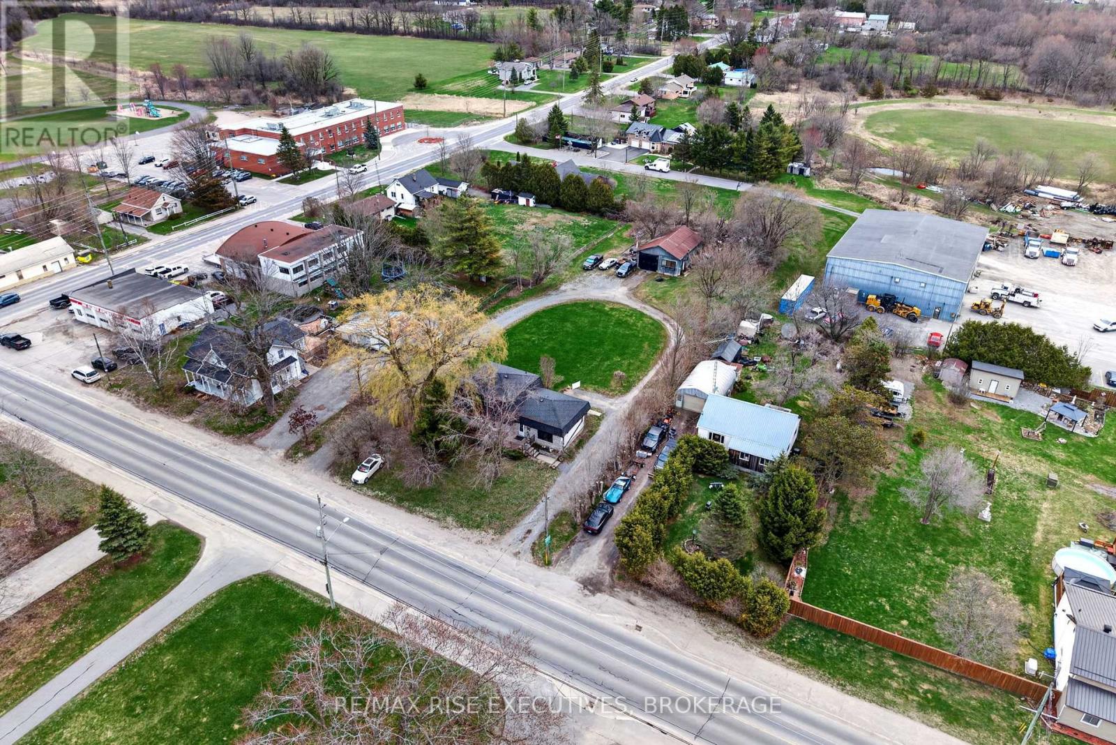 2260 SYDENHAM ROAD - 41