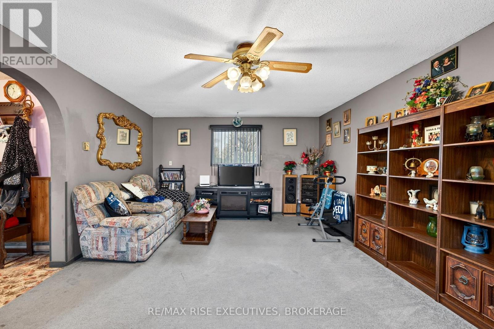 2260 SYDENHAM ROAD - 6