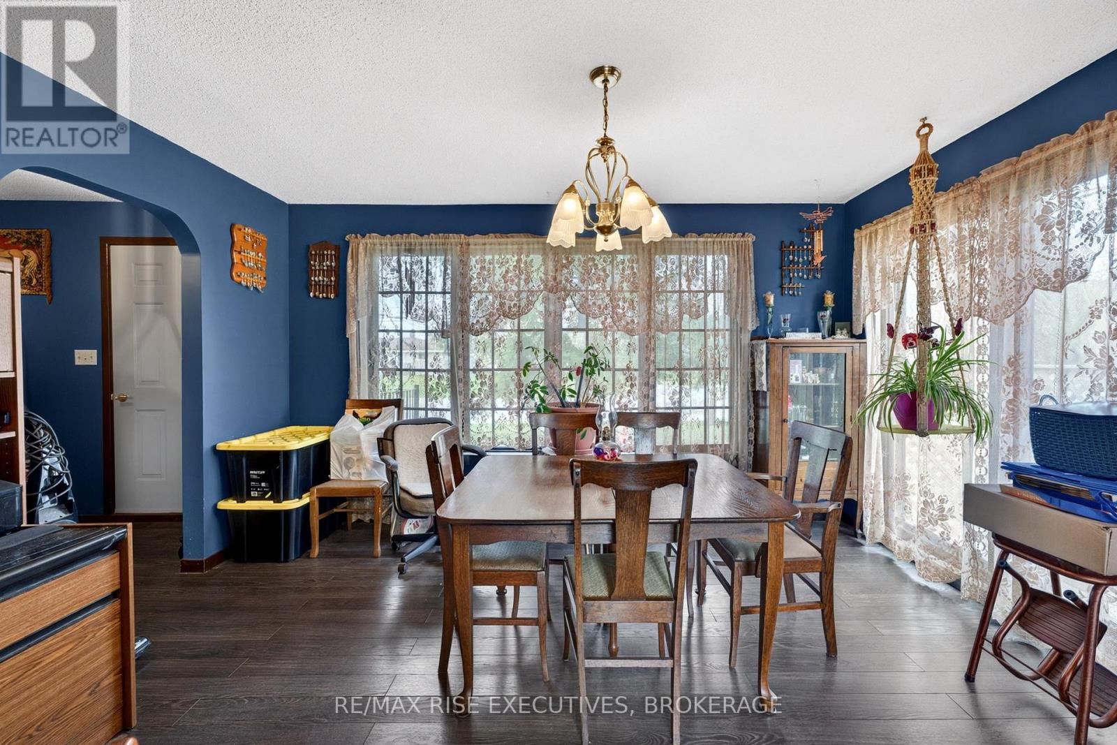 2260 SYDENHAM ROAD - 9