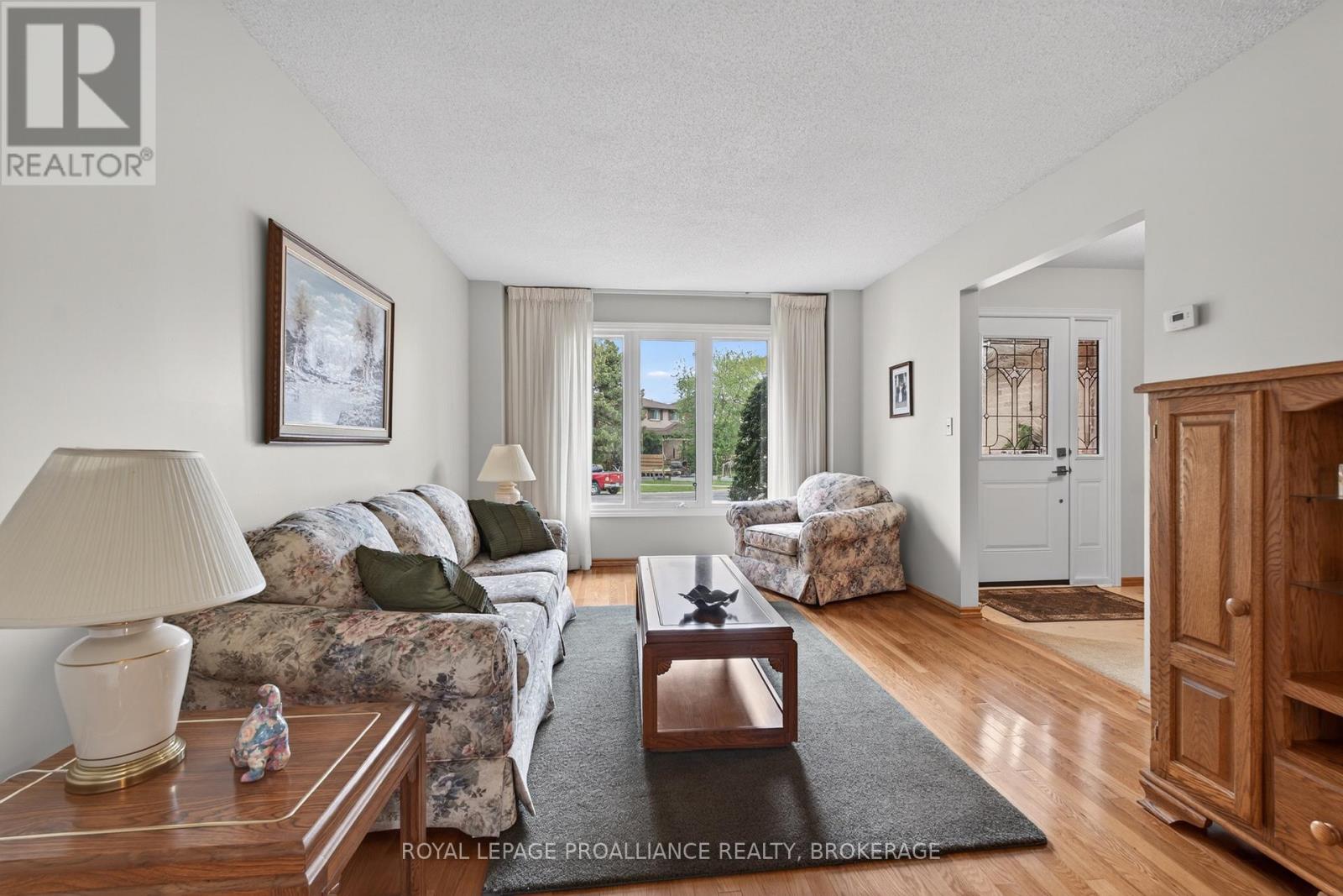 887 CRESTWOOD AVENUE - Image 2