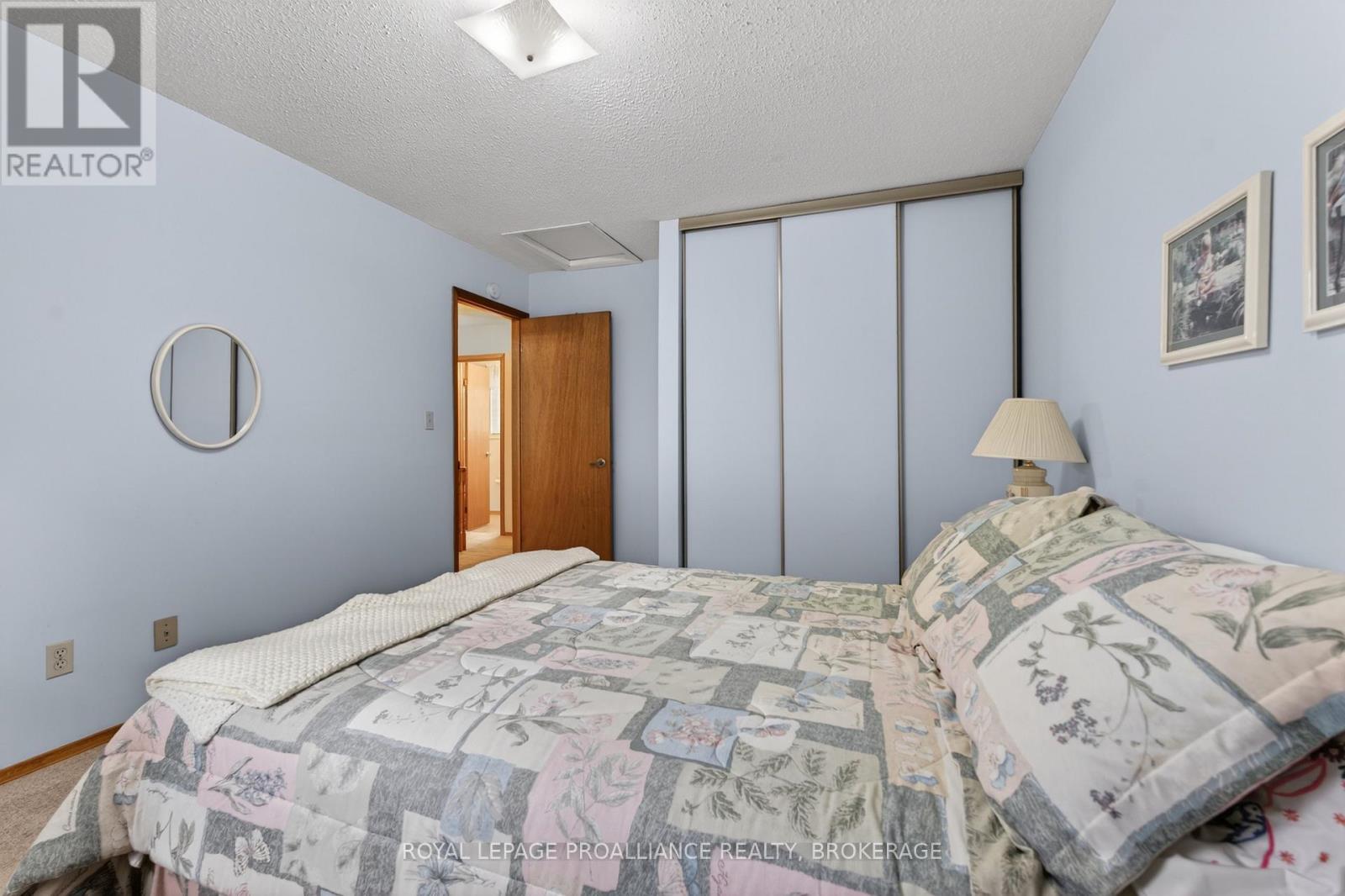 887 CRESTWOOD AVENUE - 23