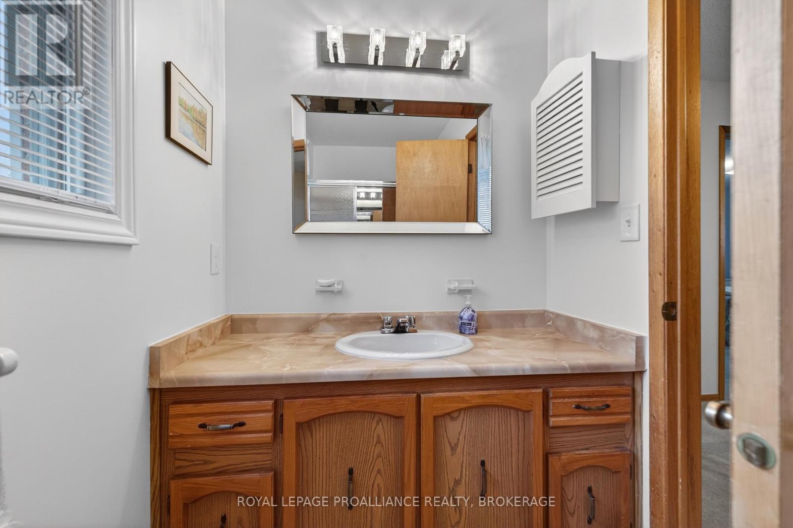 887 CRESTWOOD AVENUE - 24