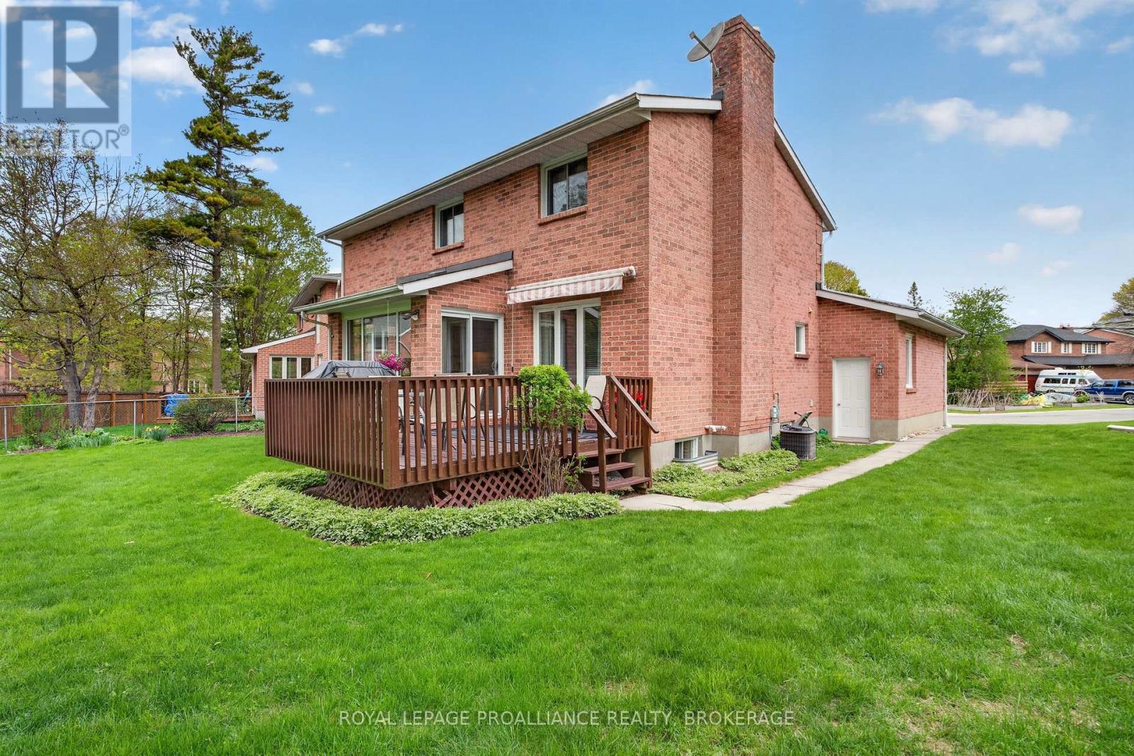 887 CRESTWOOD AVENUE - 38