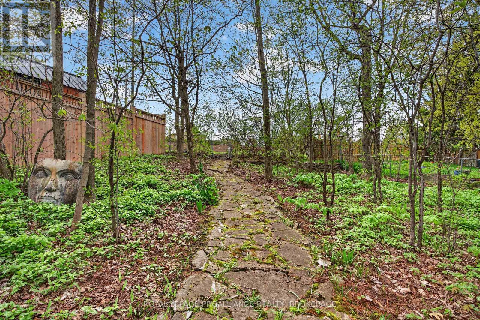 887 CRESTWOOD AVENUE - 39