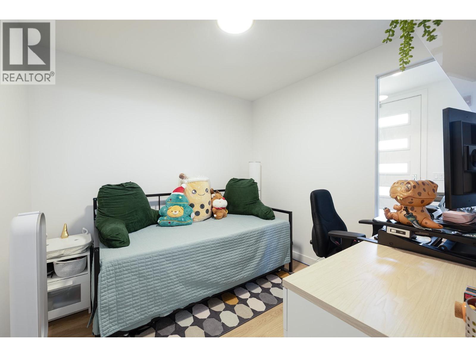 208 9888 UNIVERSITY CRESCENT, Burnaby
