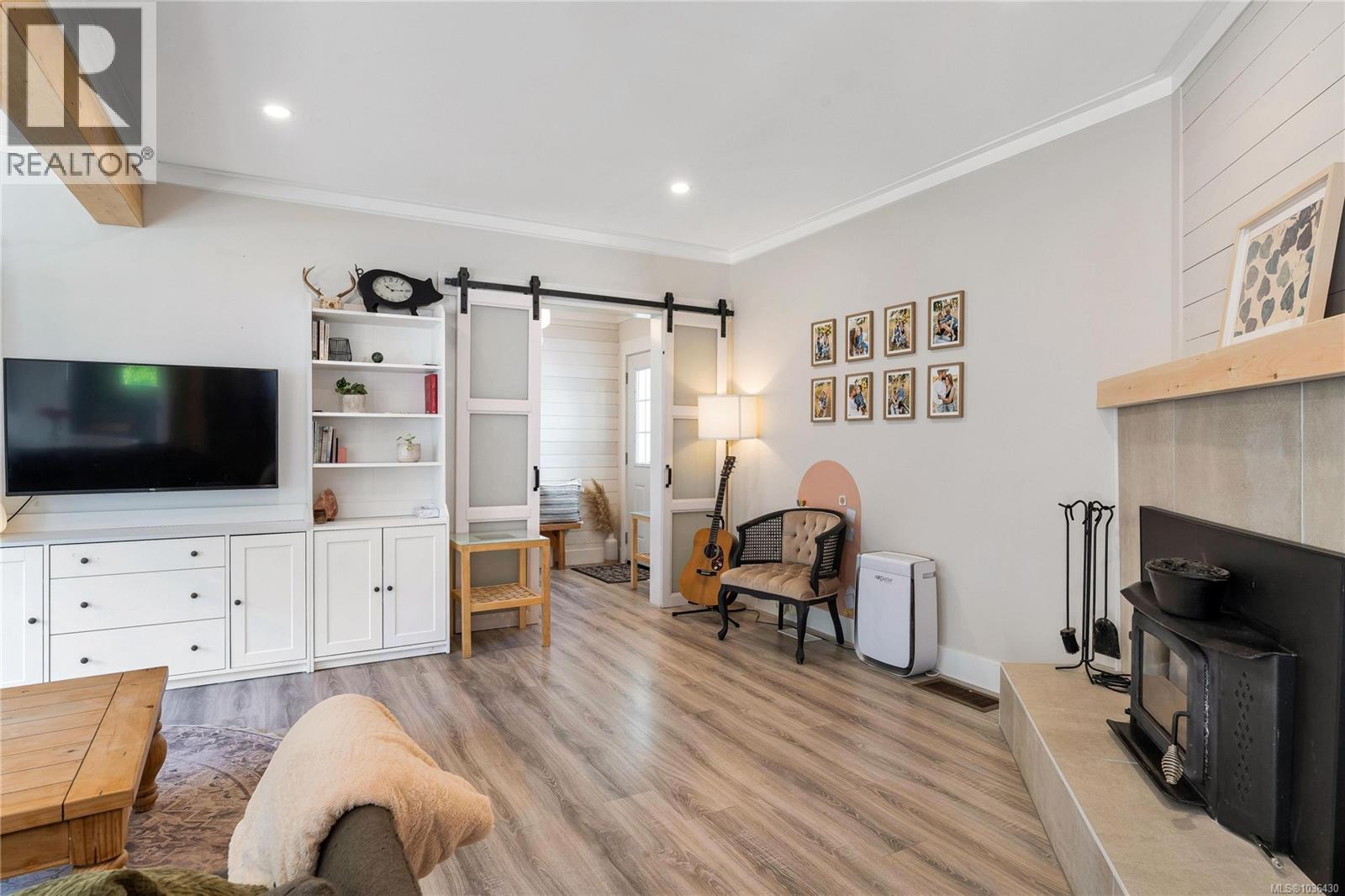 1068 Holmes St - 11