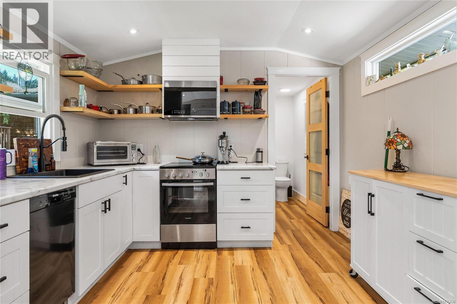 1068 Holmes St - 34