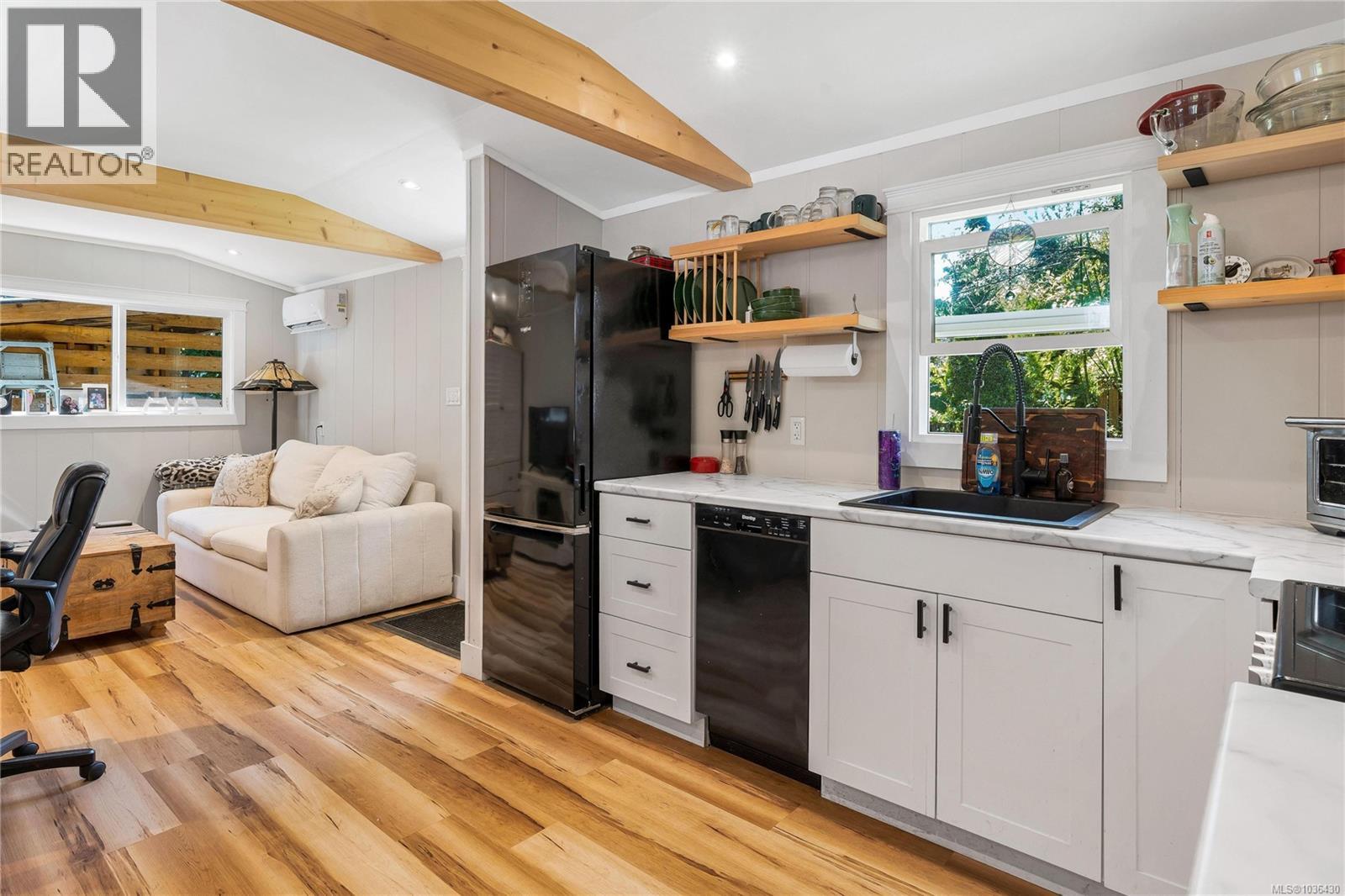 1068 Holmes St - 35