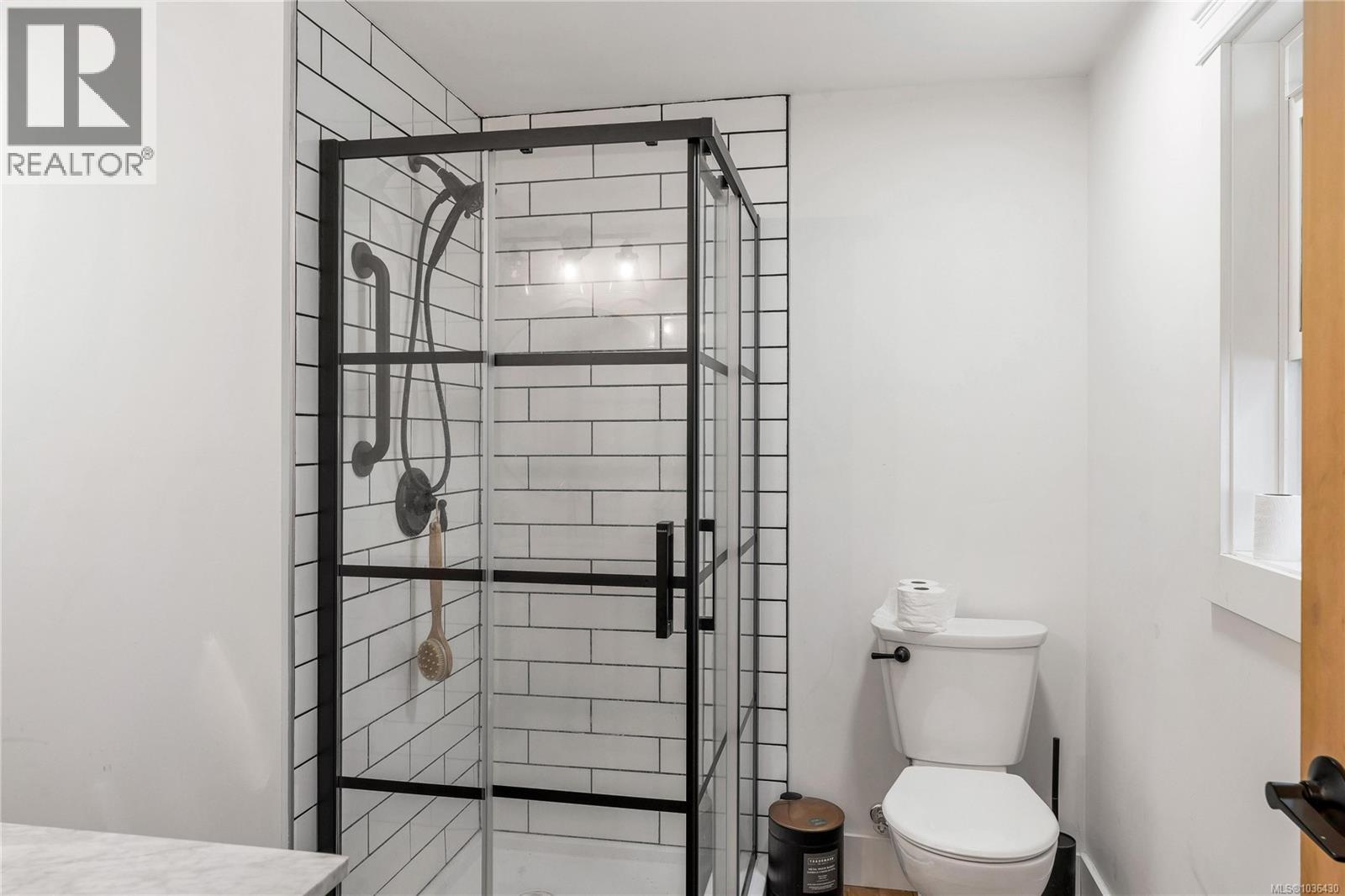 1068 Holmes St - 38
