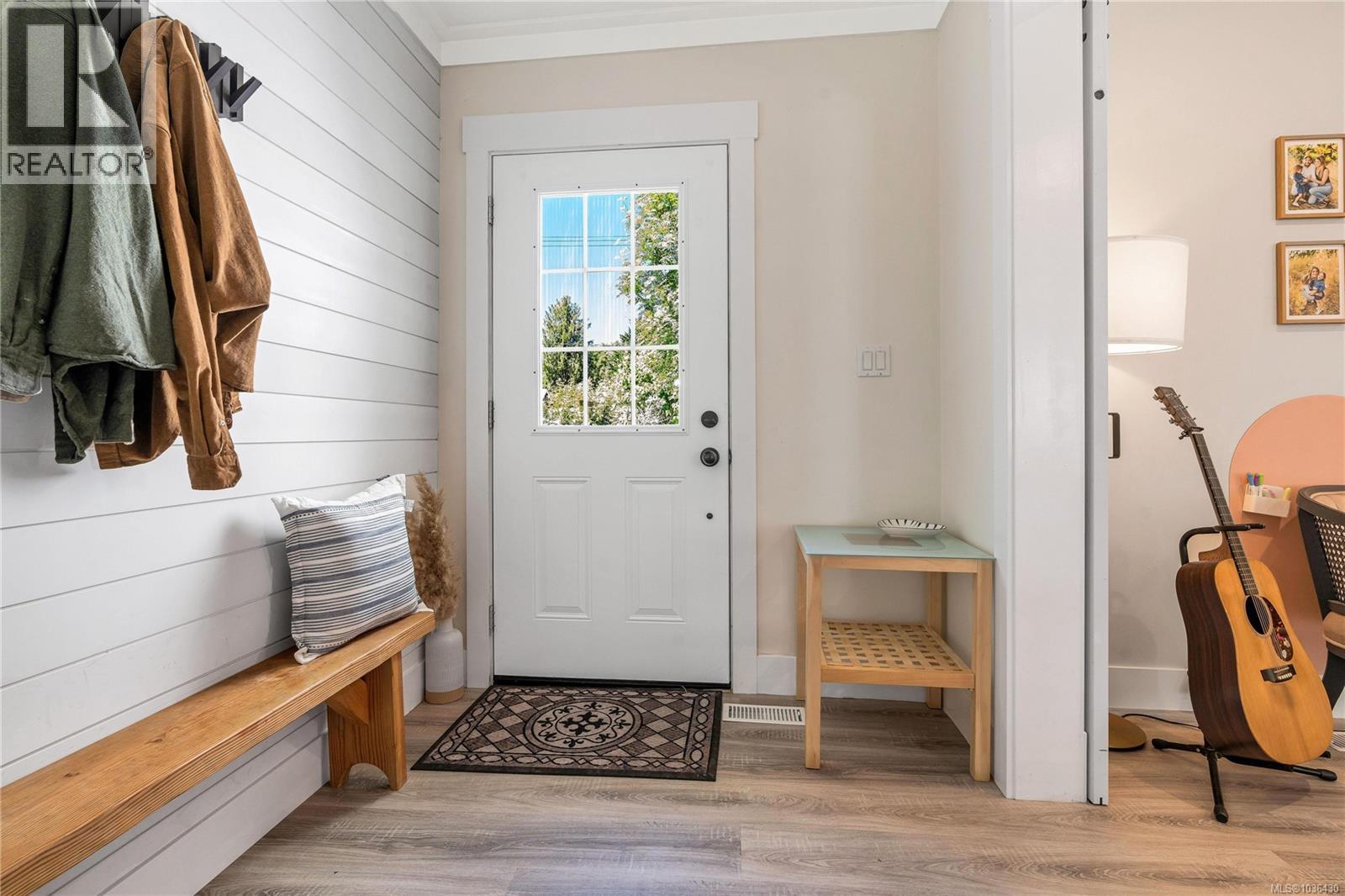 1068 Holmes St - 4