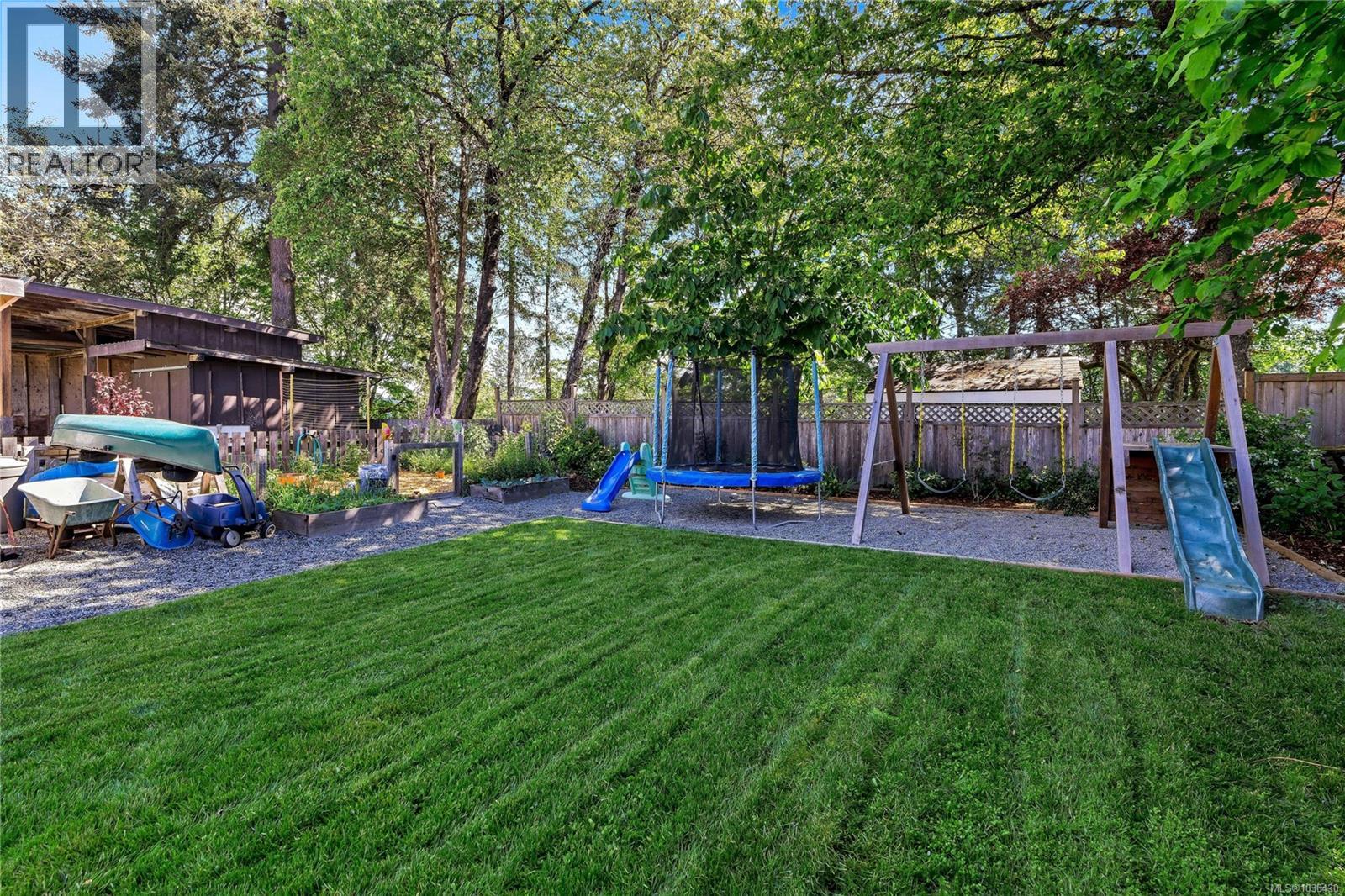1068 Holmes St - 42
