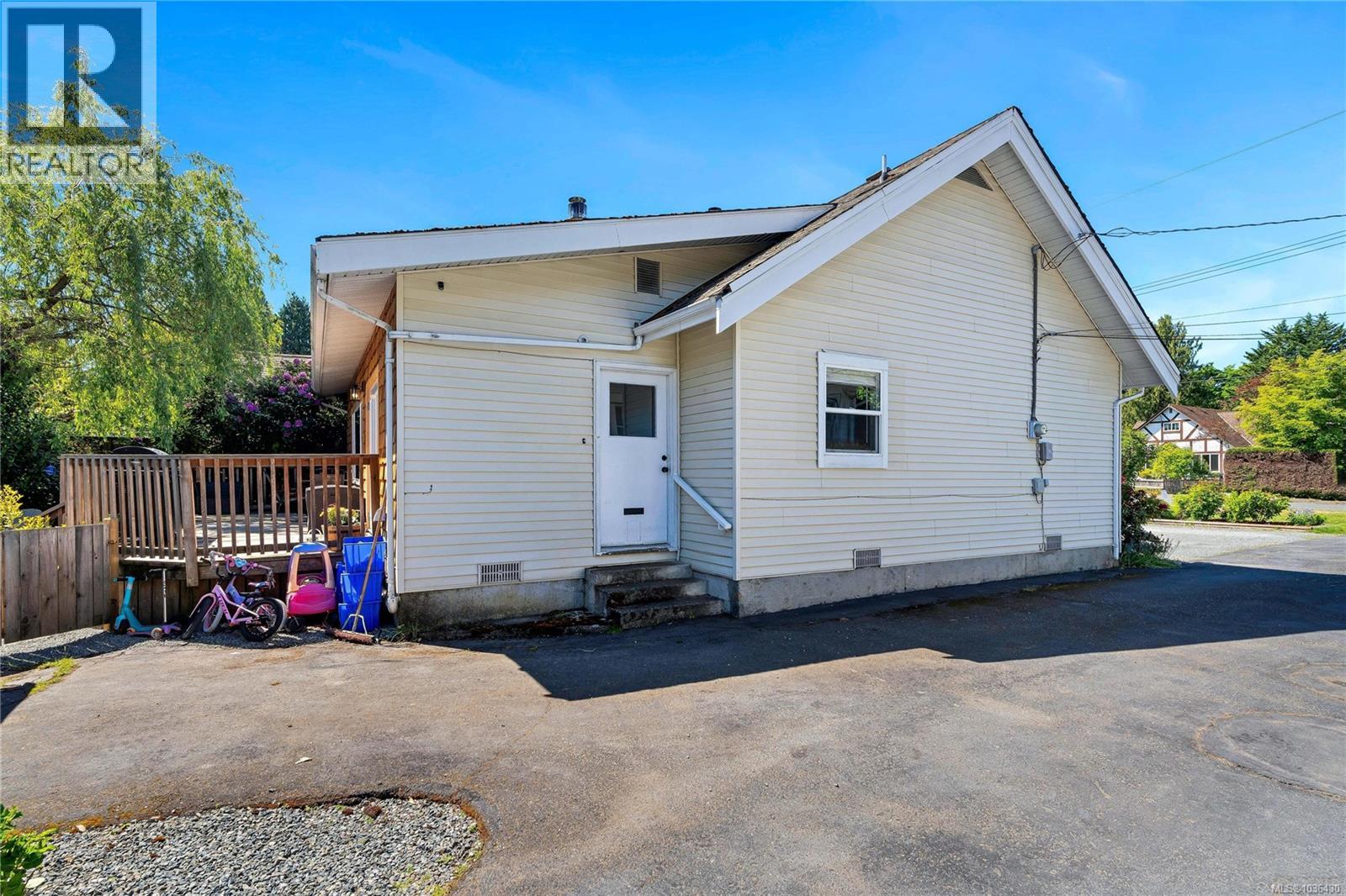1068 Holmes St - 44