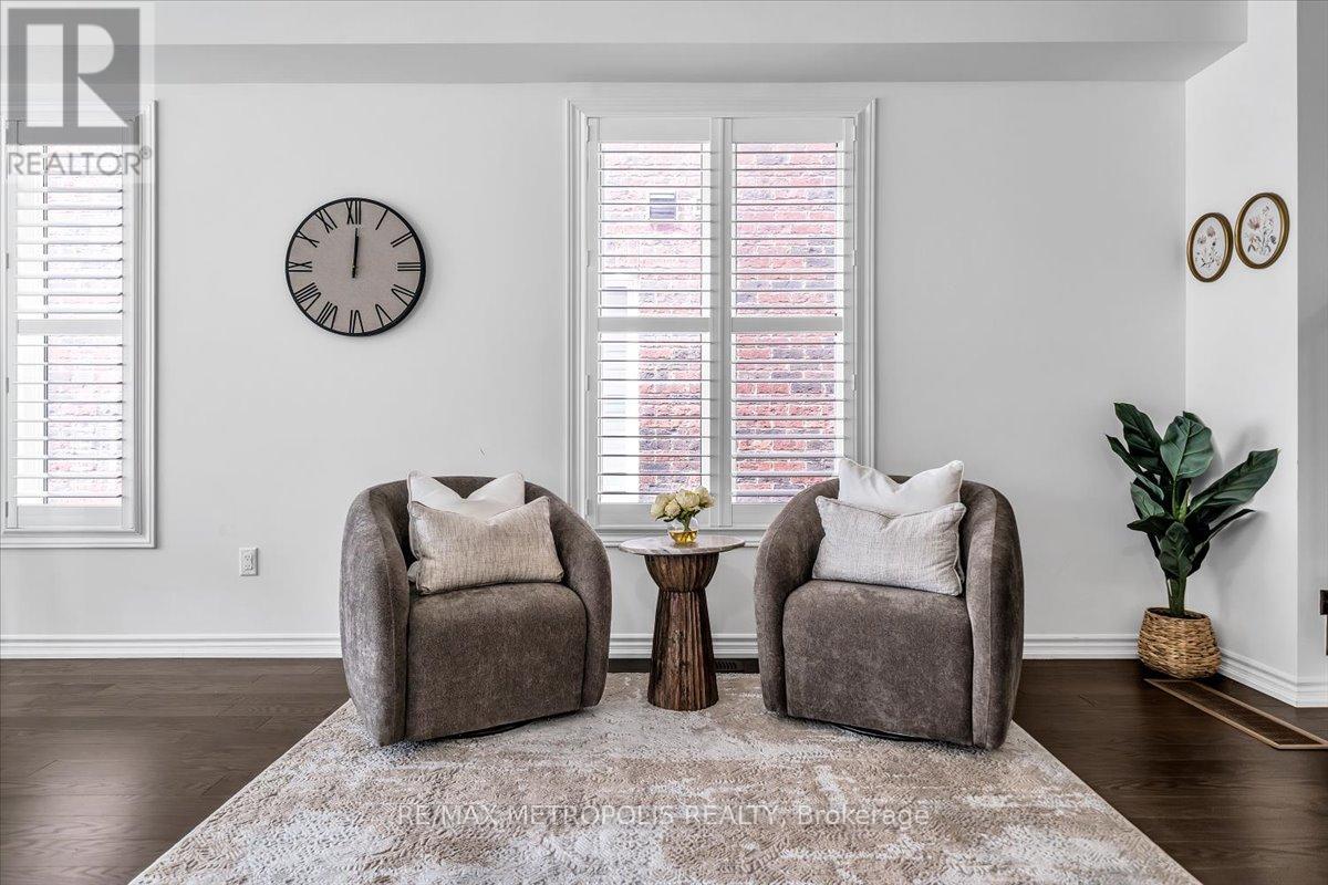 120 LAING DRIVE - 16