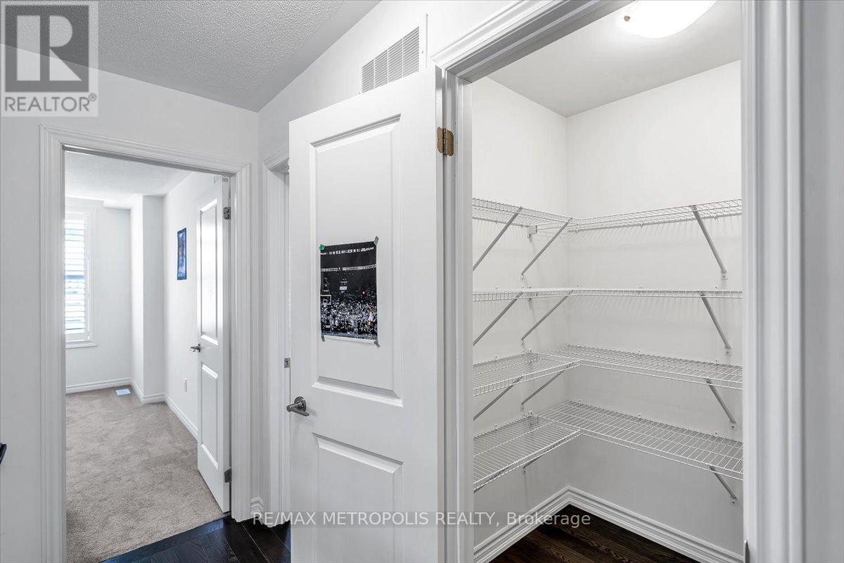 120 LAING DRIVE - 27