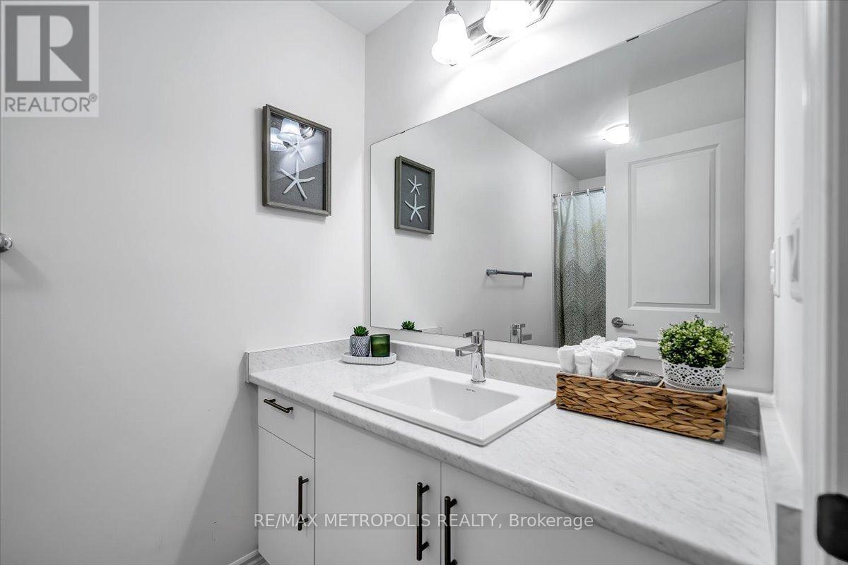 120 LAING DRIVE - 33