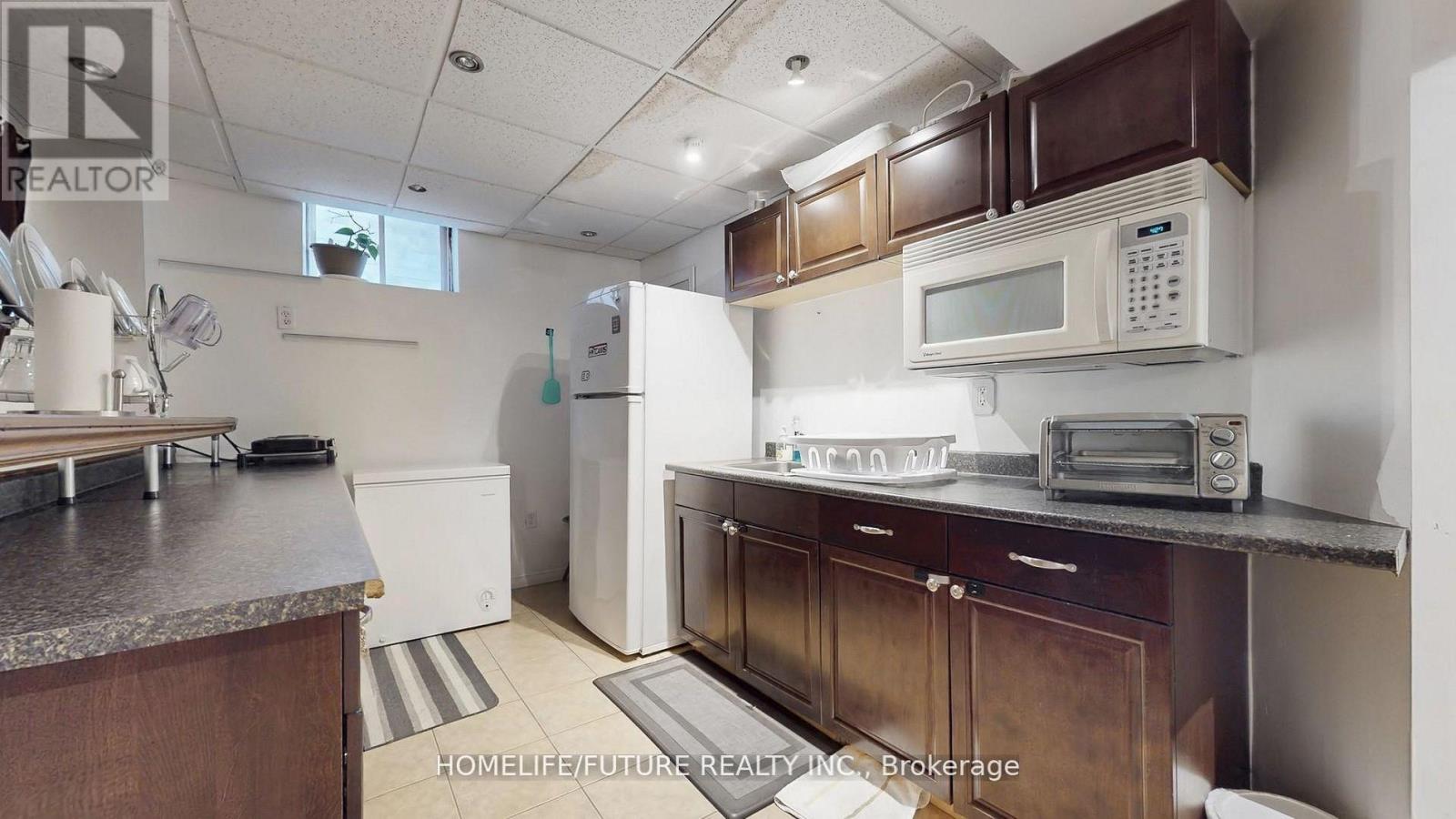 968 COYSTON DRIVE - 42