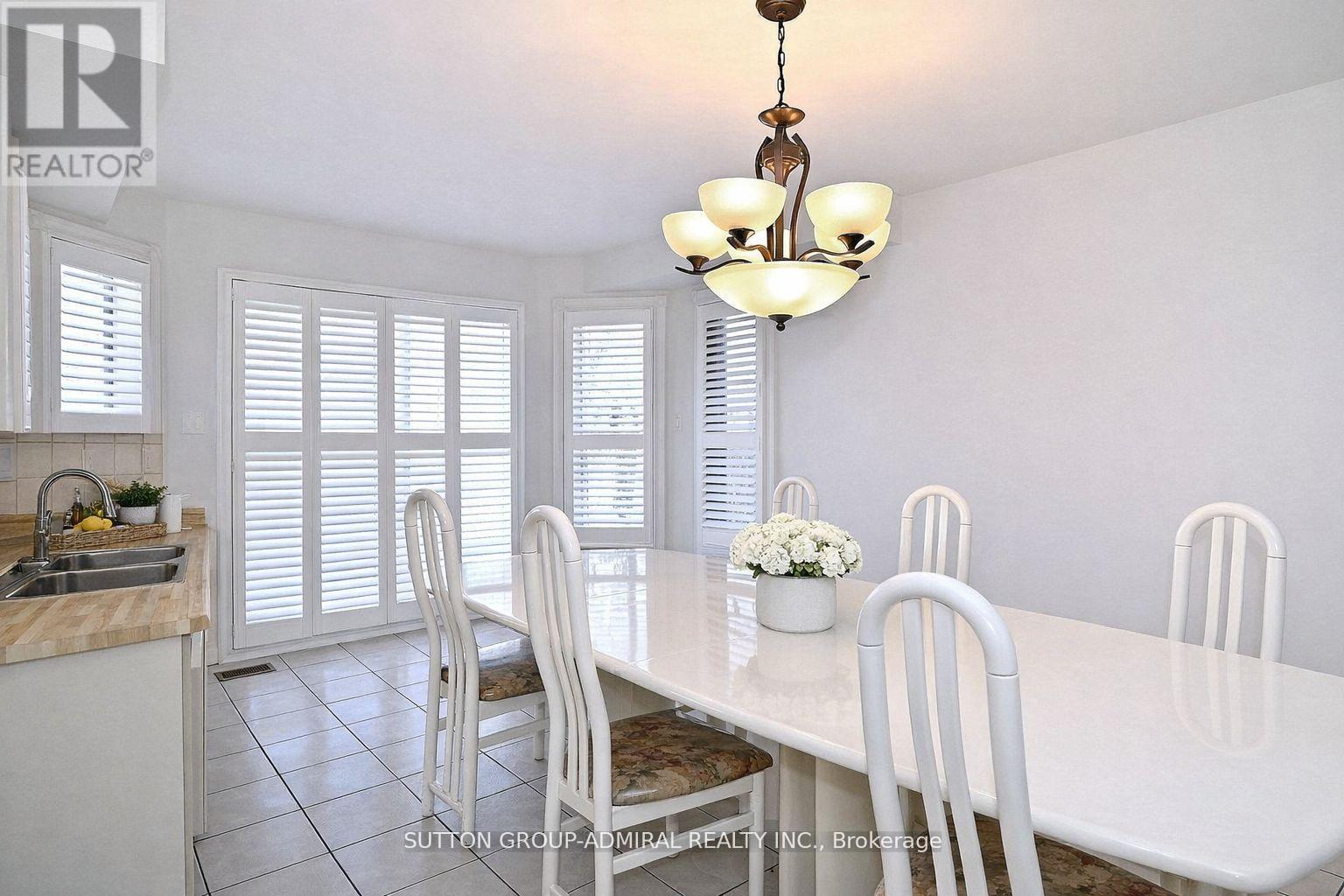 45 ROYAL GARDEN BOULEVARD - 18