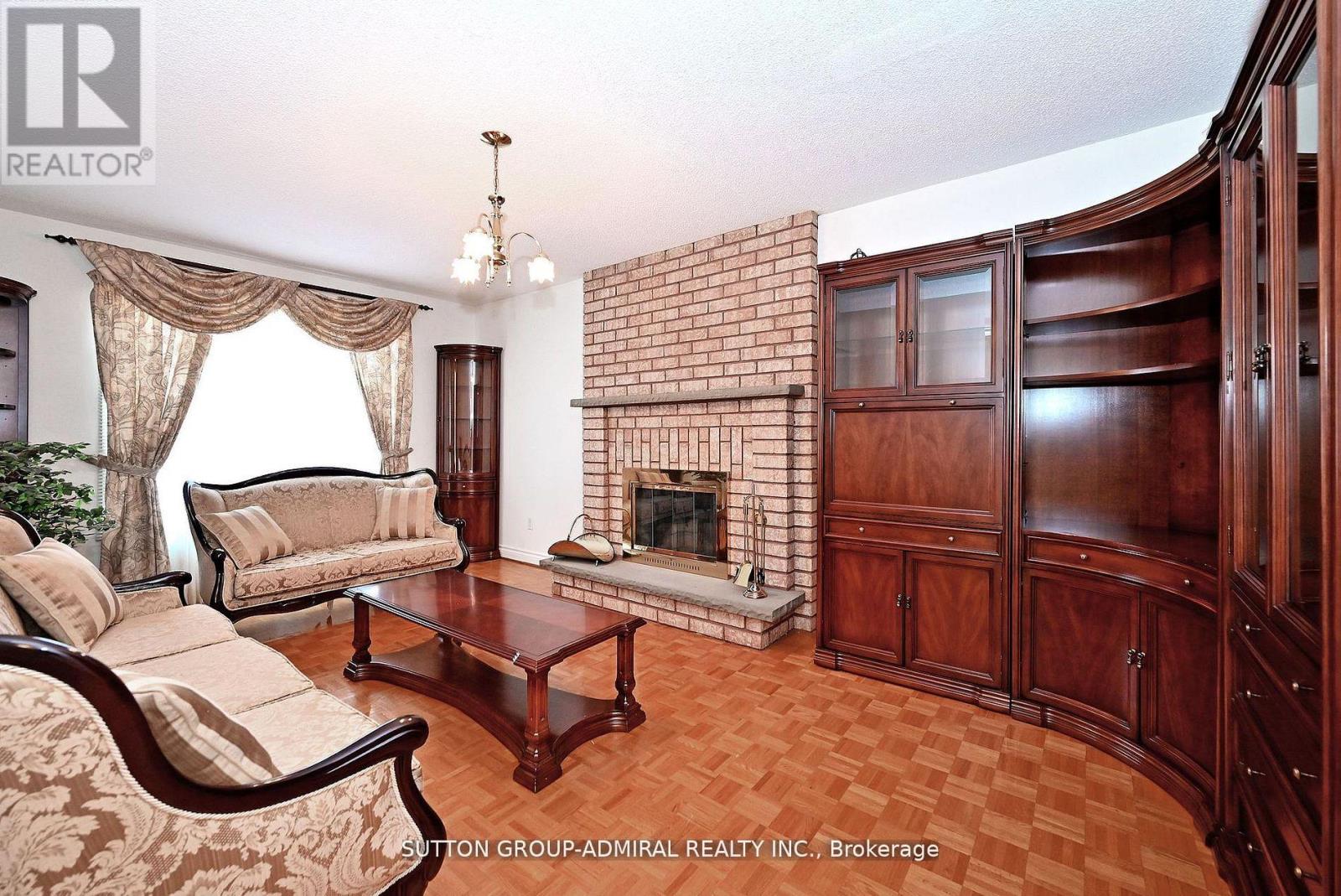 45 ROYAL GARDEN BOULEVARD - 20