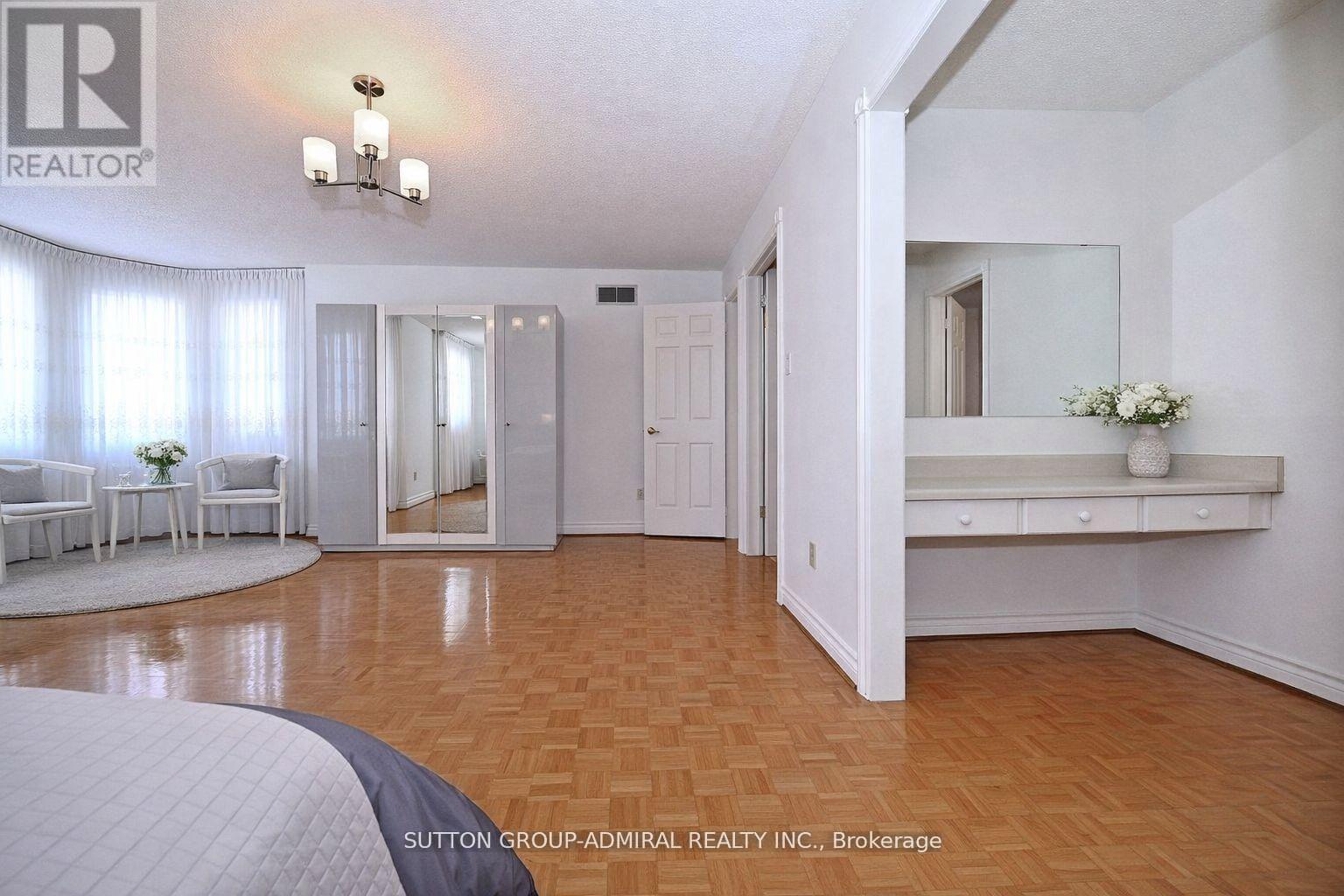 45 ROYAL GARDEN BOULEVARD - 29