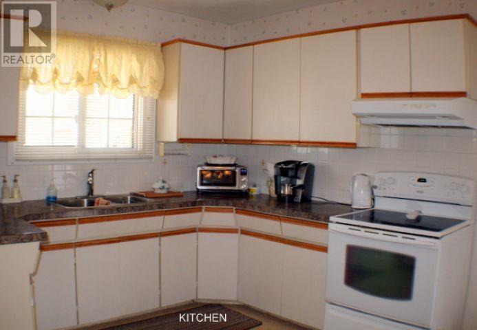 52 Grandview AVE E, Sault Ste Marie, Ontario, P6B3V8 — Photo 9