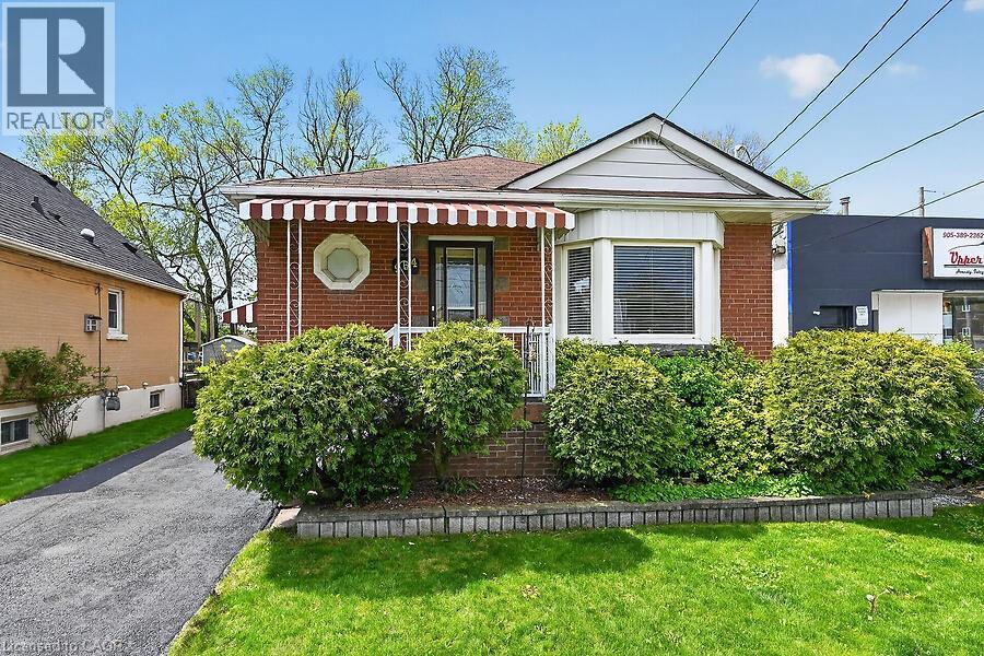954 QUEENSDALE Avenue E - 1