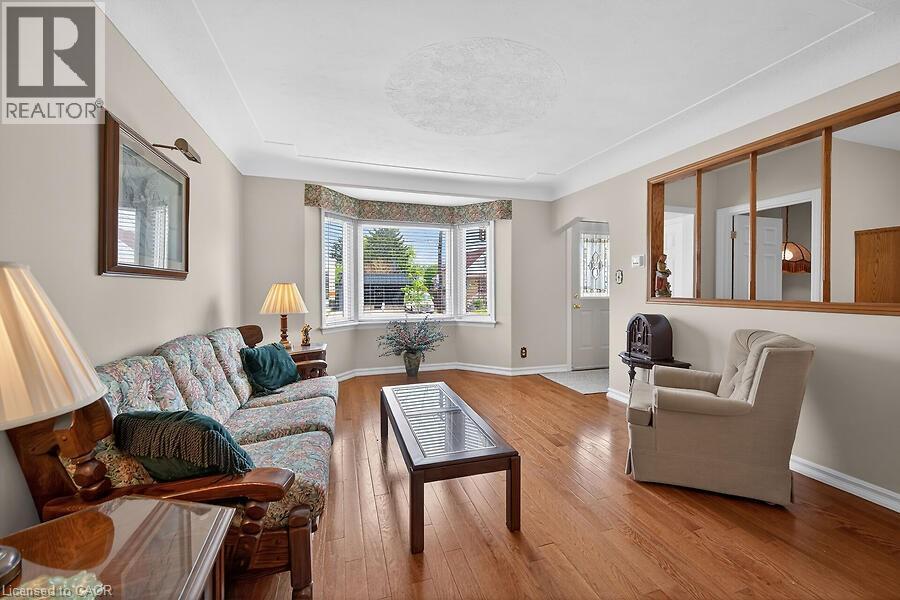 954 QUEENSDALE Avenue E - 12