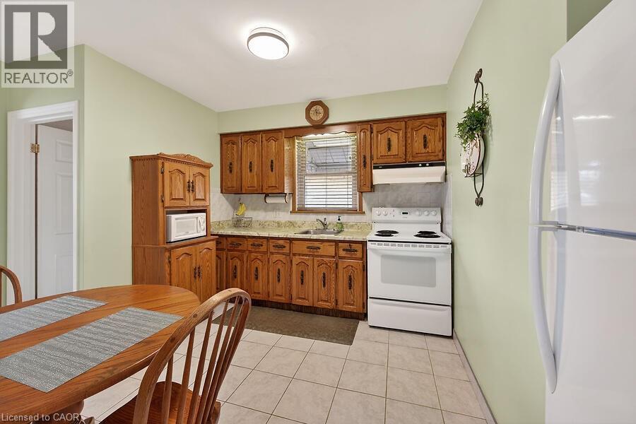 954 QUEENSDALE Avenue E - 18