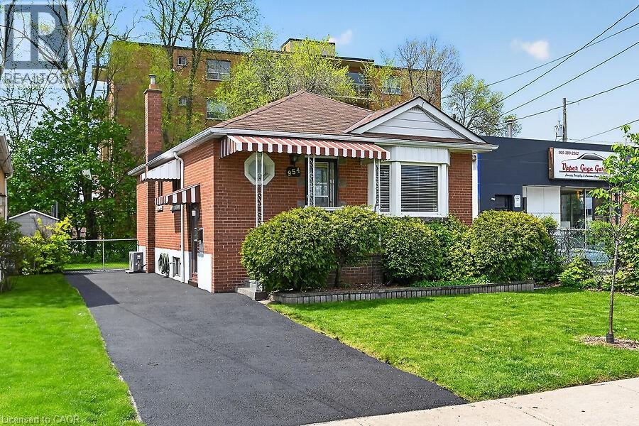 954 QUEENSDALE Avenue E - 26