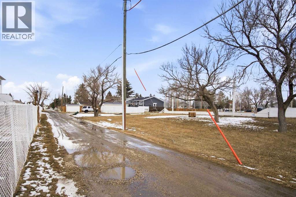#22 2002 22 Avenue - 36