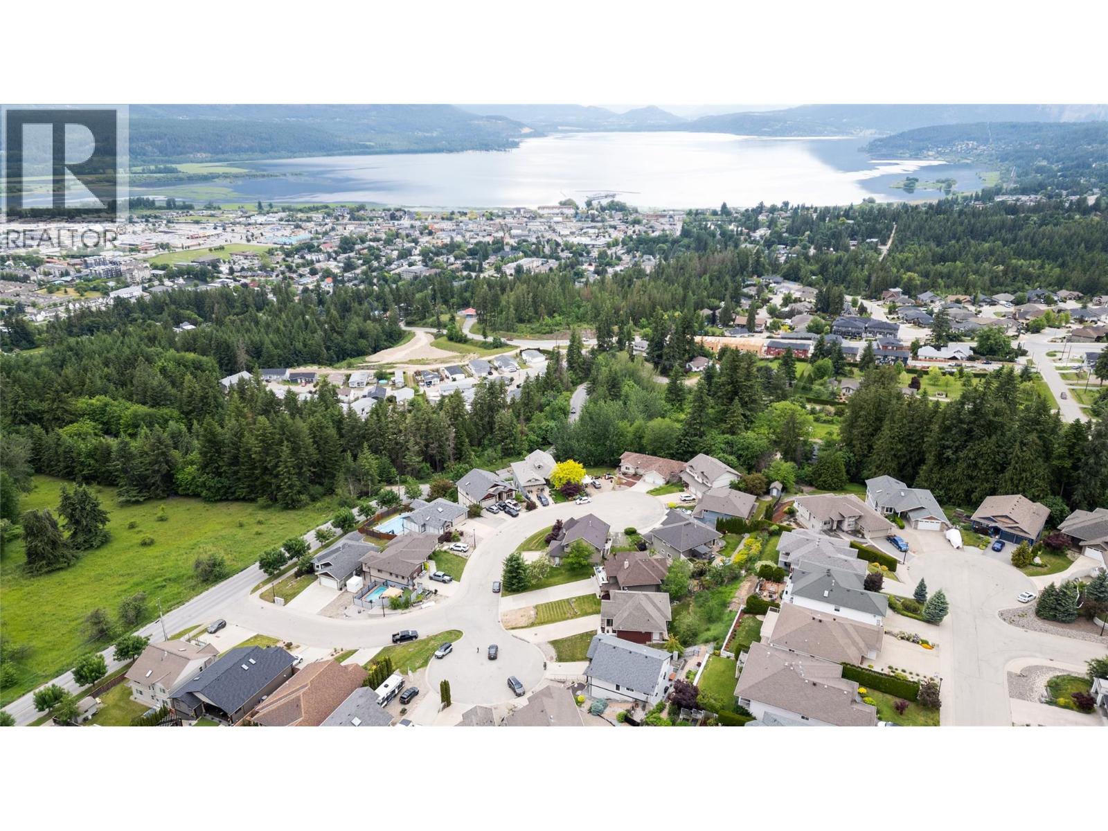  1040 14 Avenue Southeast, Salmon Arm